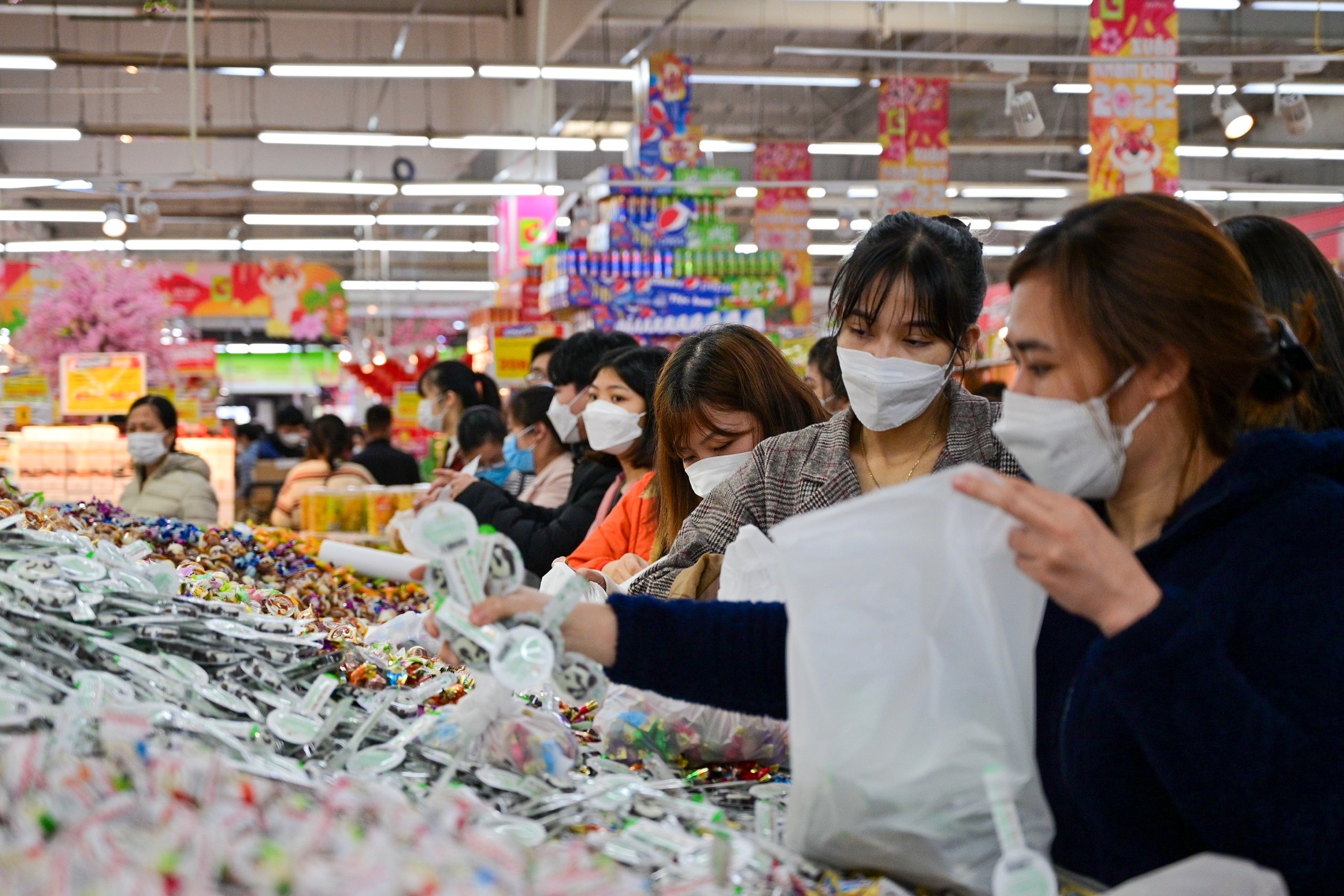 mua sam tet,  TTTM Ha Noi anh 2