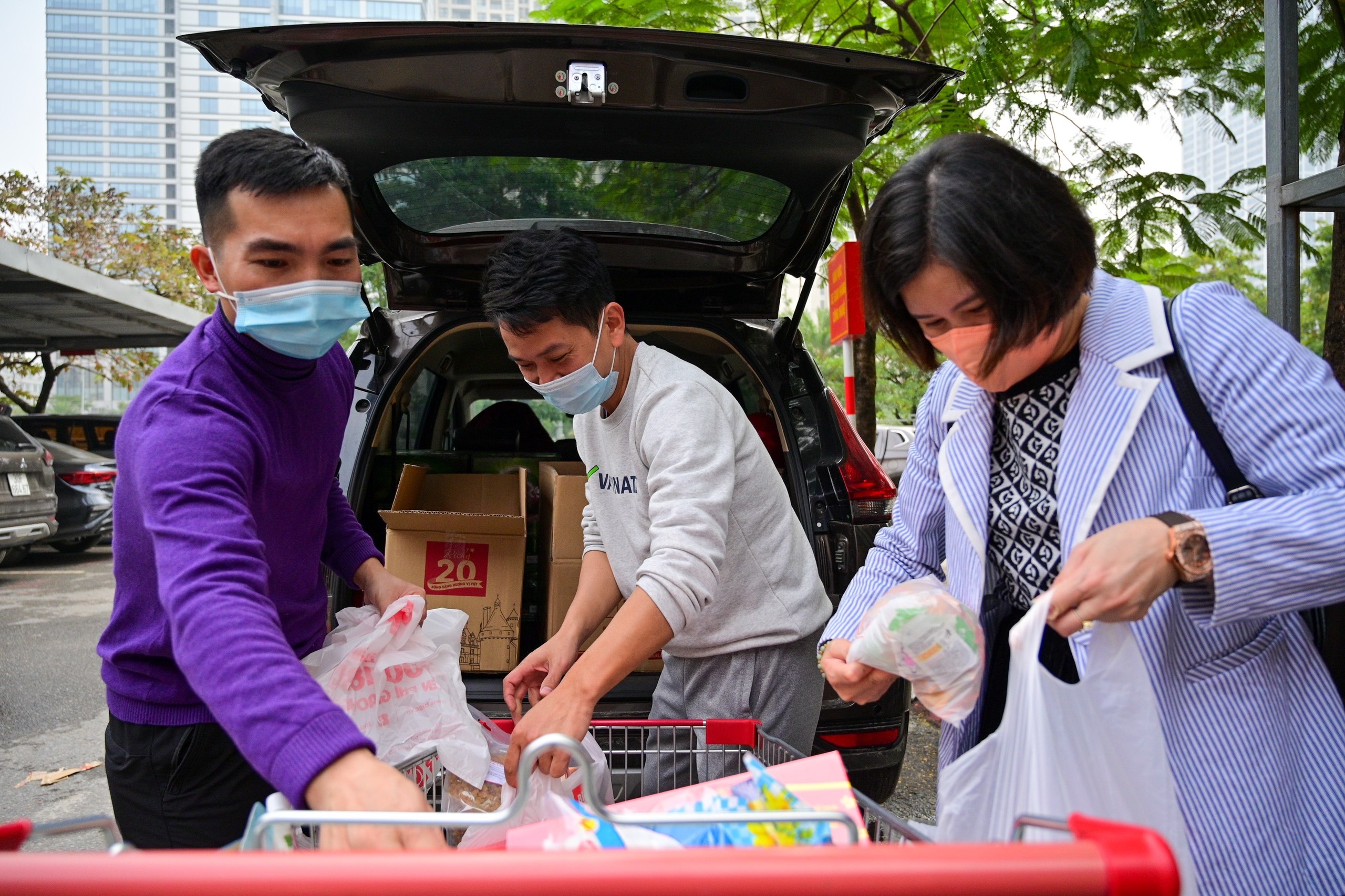 mua sam tet,  TTTM Ha Noi anh 9