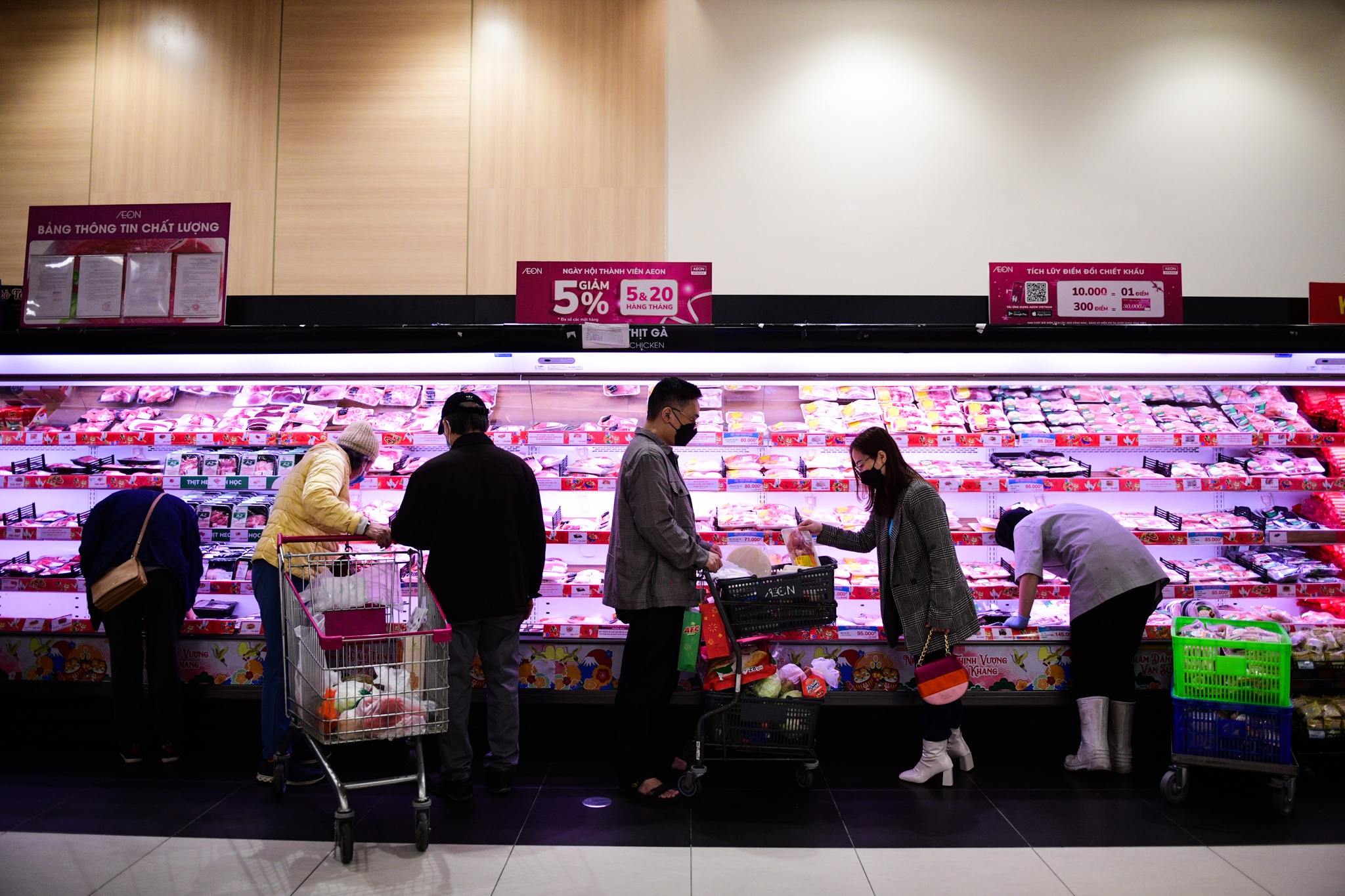 vo chong tre sam Tet,  Tet Nguyen dan,  mua sam dip Tet anh 24