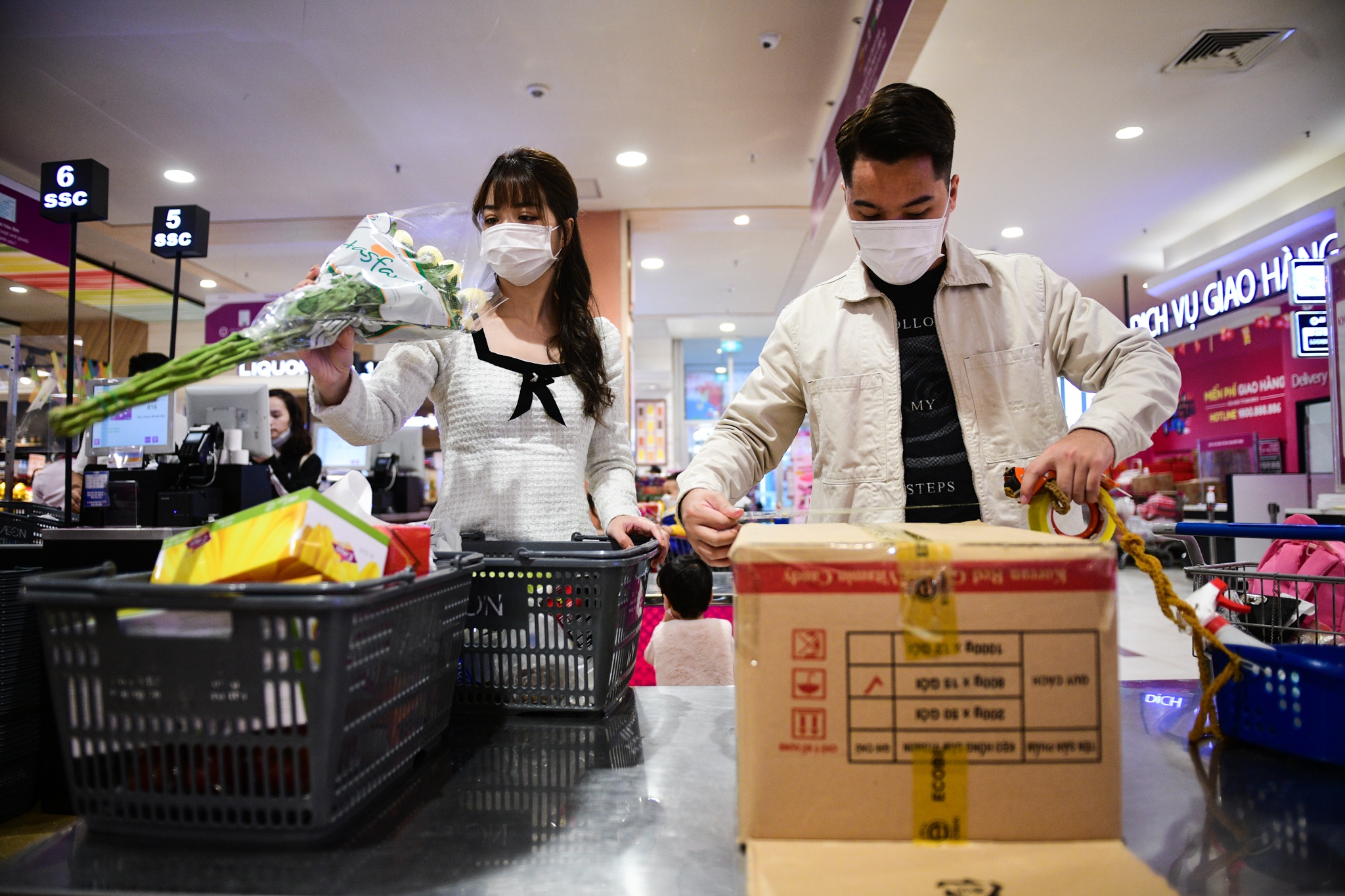 vo chong tre sam Tet,  Tet Nguyen dan,  mua sam dip Tet anh 28