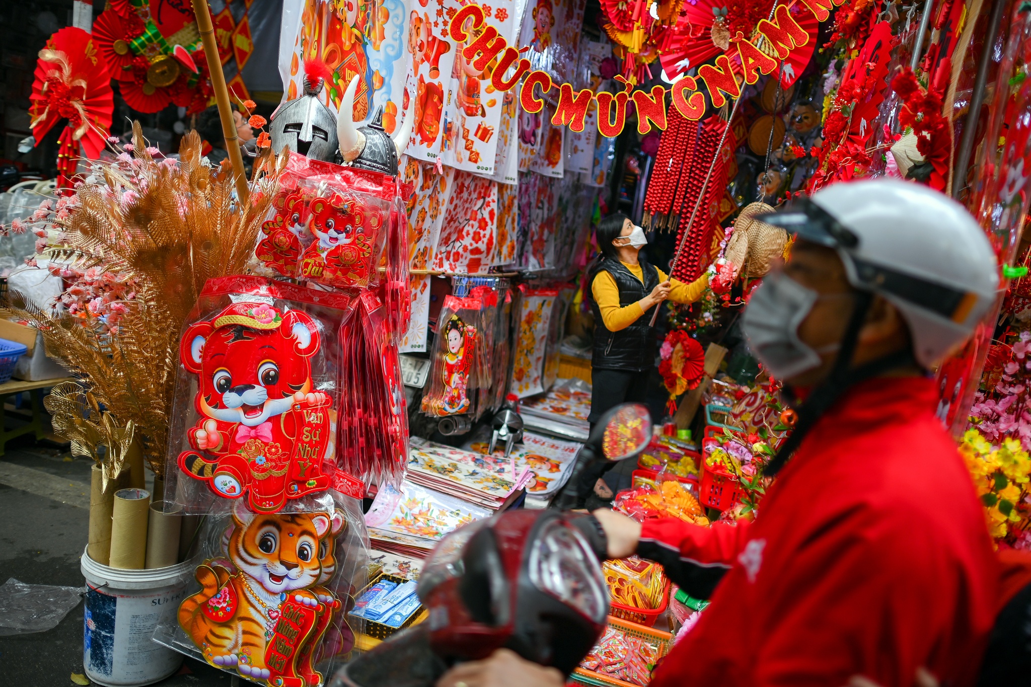 vo chong tre sam Tet,  Tet Nguyen dan,  mua sam dip Tet anh 42