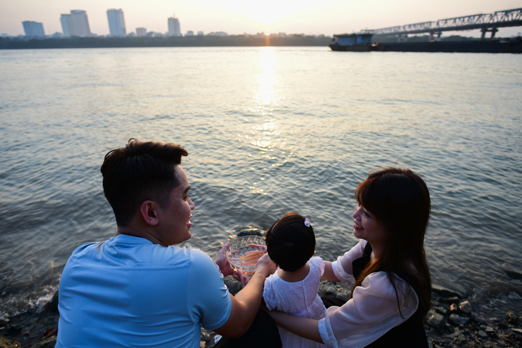 vo chong tre sam Tet,  Tet Nguyen dan,  mua sam dip Tet anh 19