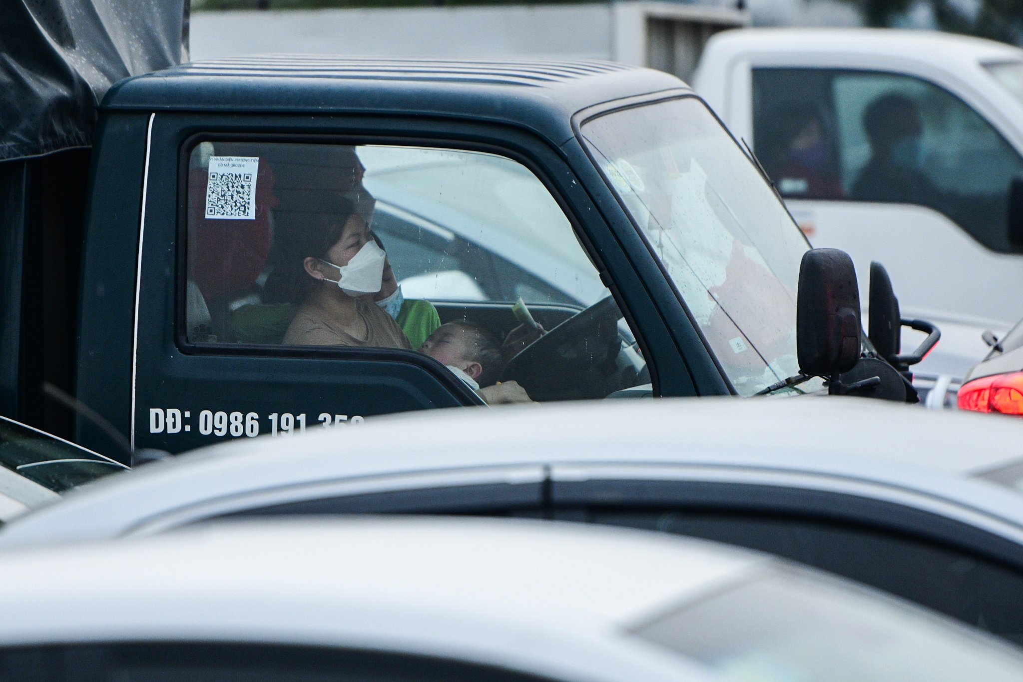 Cua ngo Ha Noi un tac khi nguoi dan quay lai lam viec hinh anh