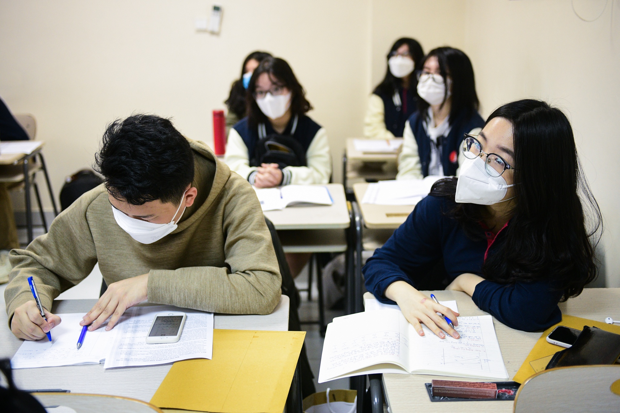 hoc sinh Ha Noi quay lai truong hoc anh 9