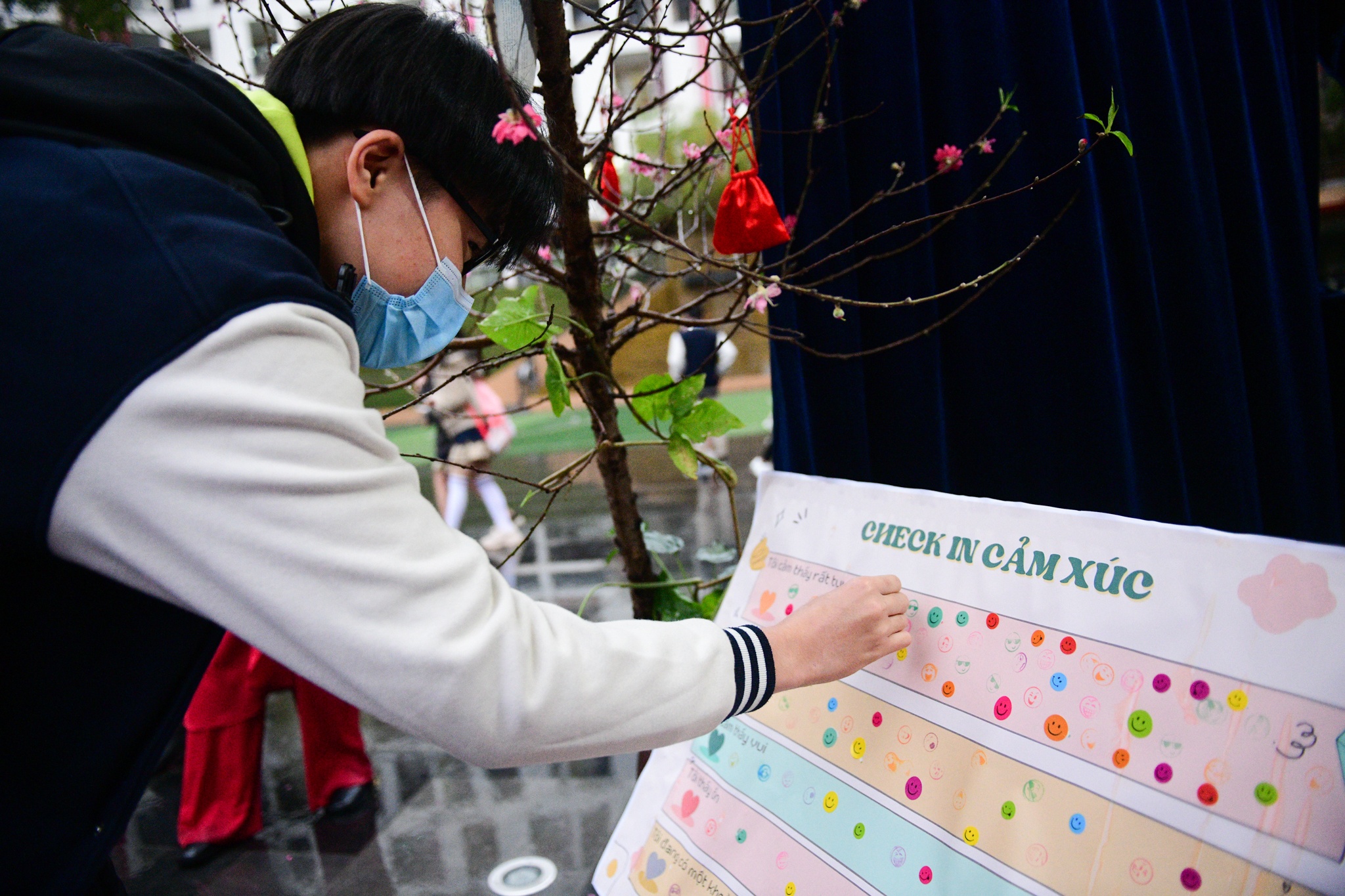 hoc sinh Ha Noi quay lai truong hoc anh 4