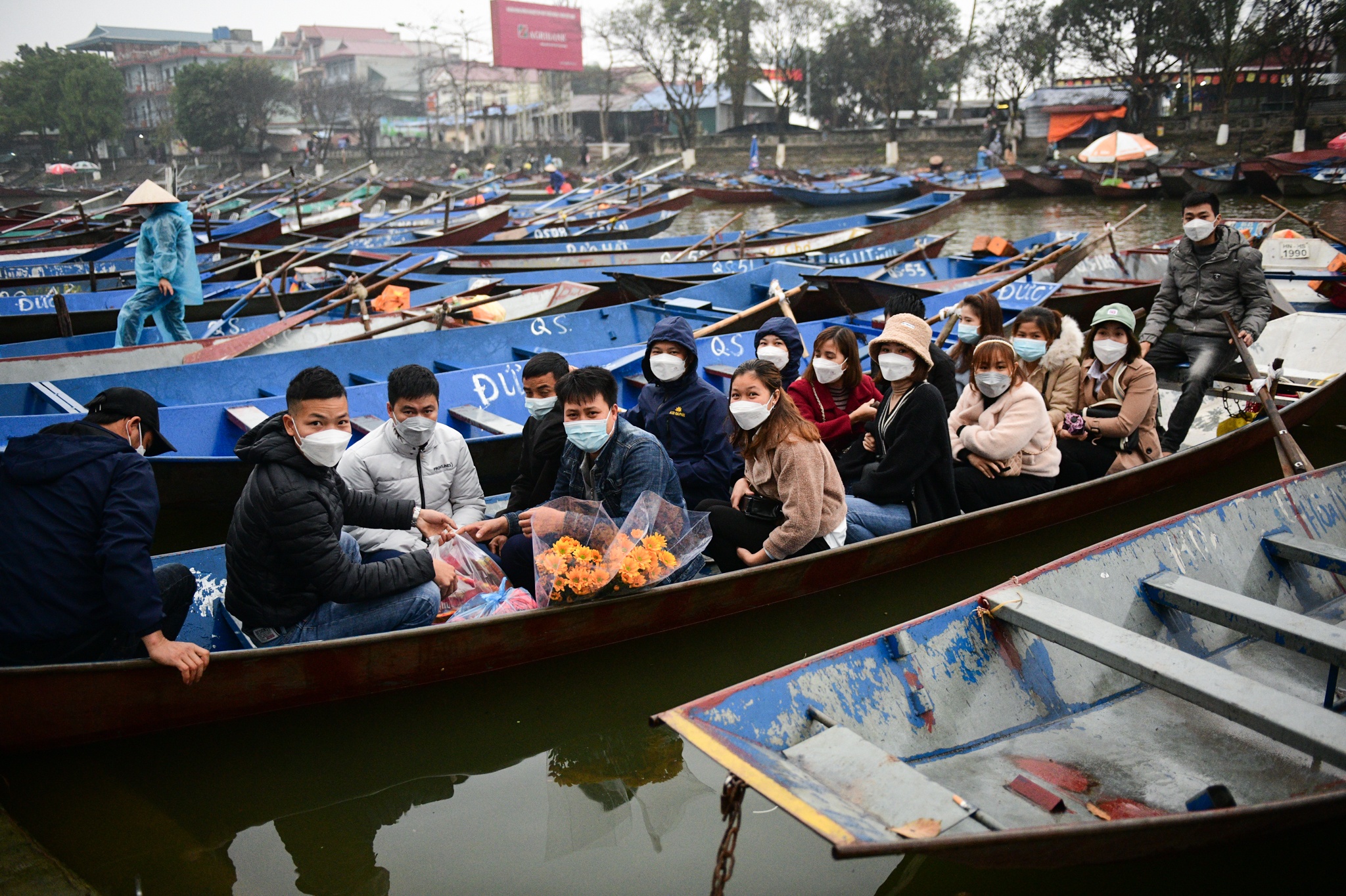 chua Huong mo cua don khach,  dong Huong Tich anh 1
