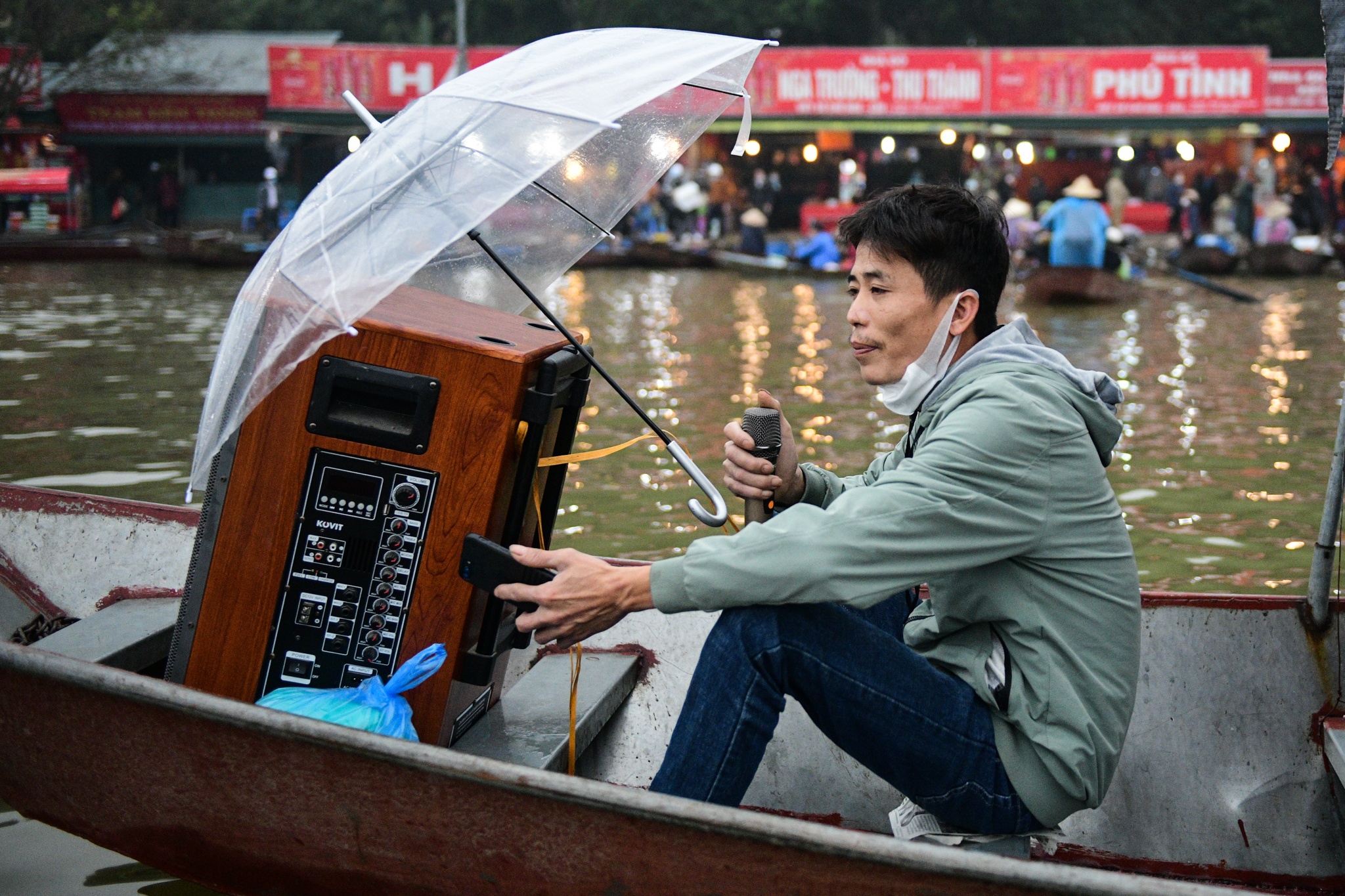chua Huong mo cua don khach,  dong Huong Tich anh 3