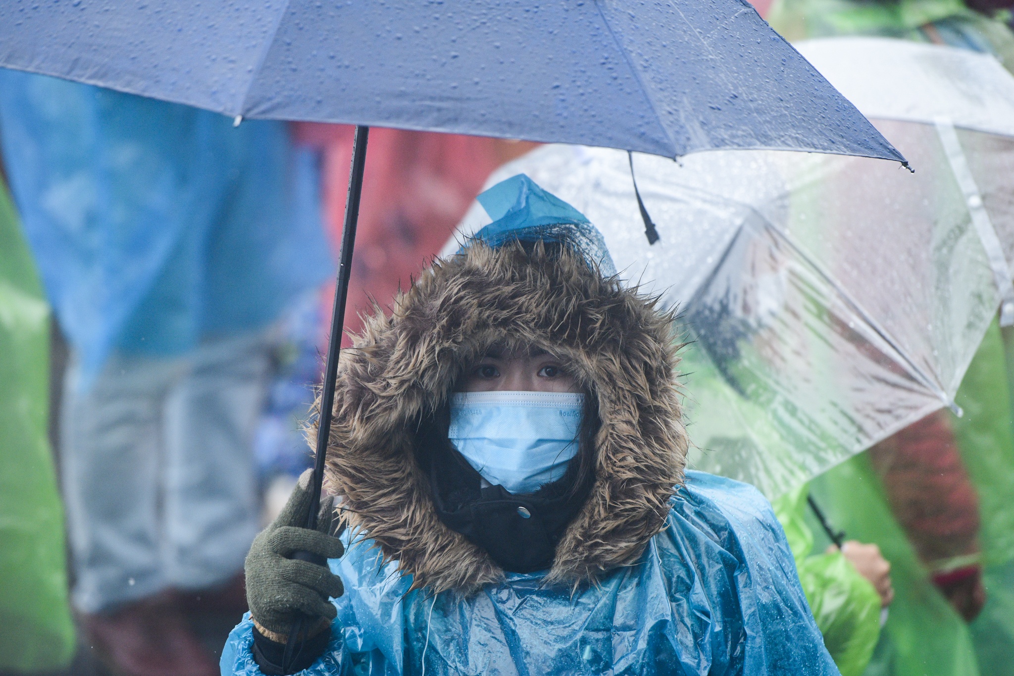 Nhieu nguoi do len dinh Fansipan san tuyet hinh anh