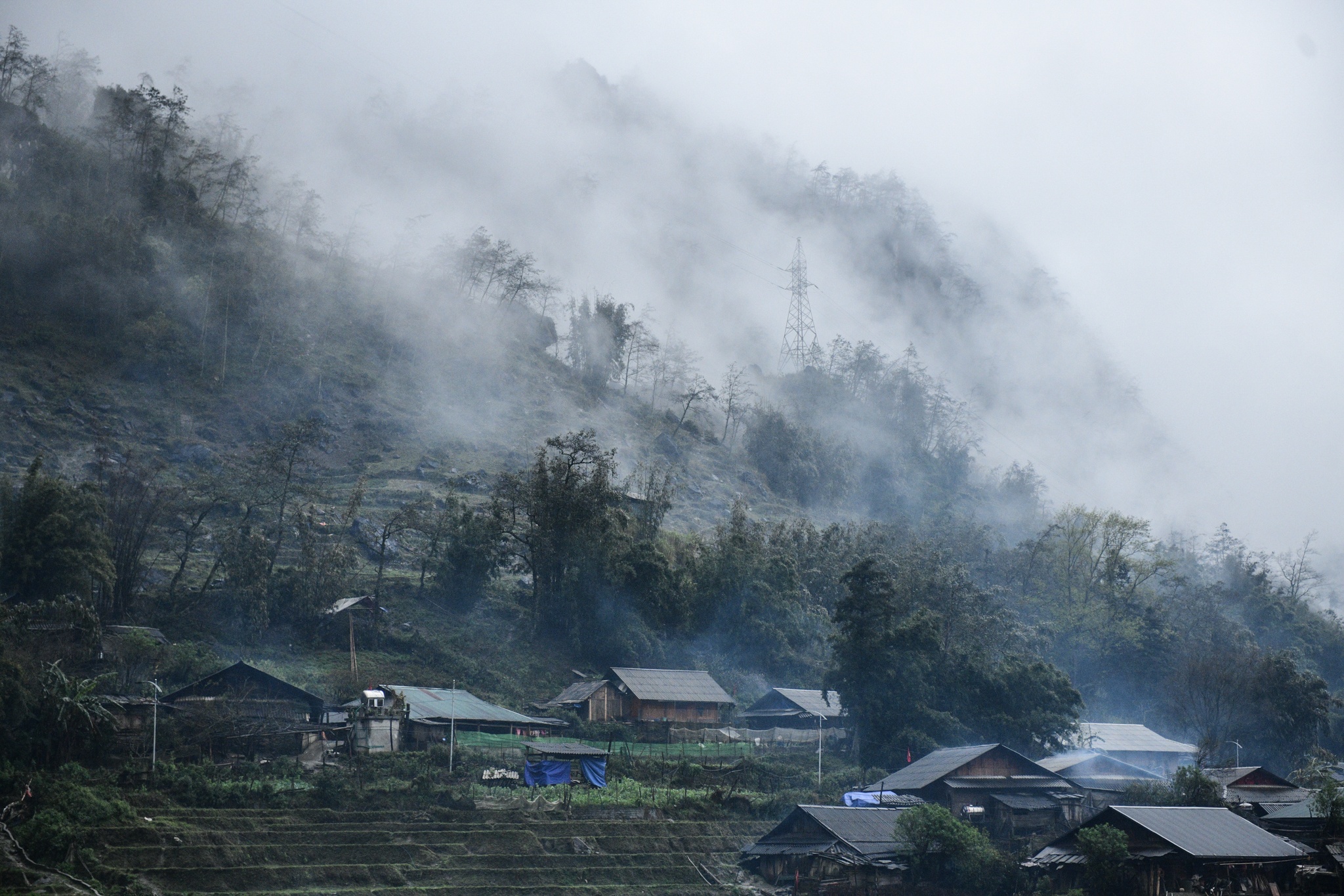 hoc sinh nghi hoc vi ret,  tre em Sapa anh 1