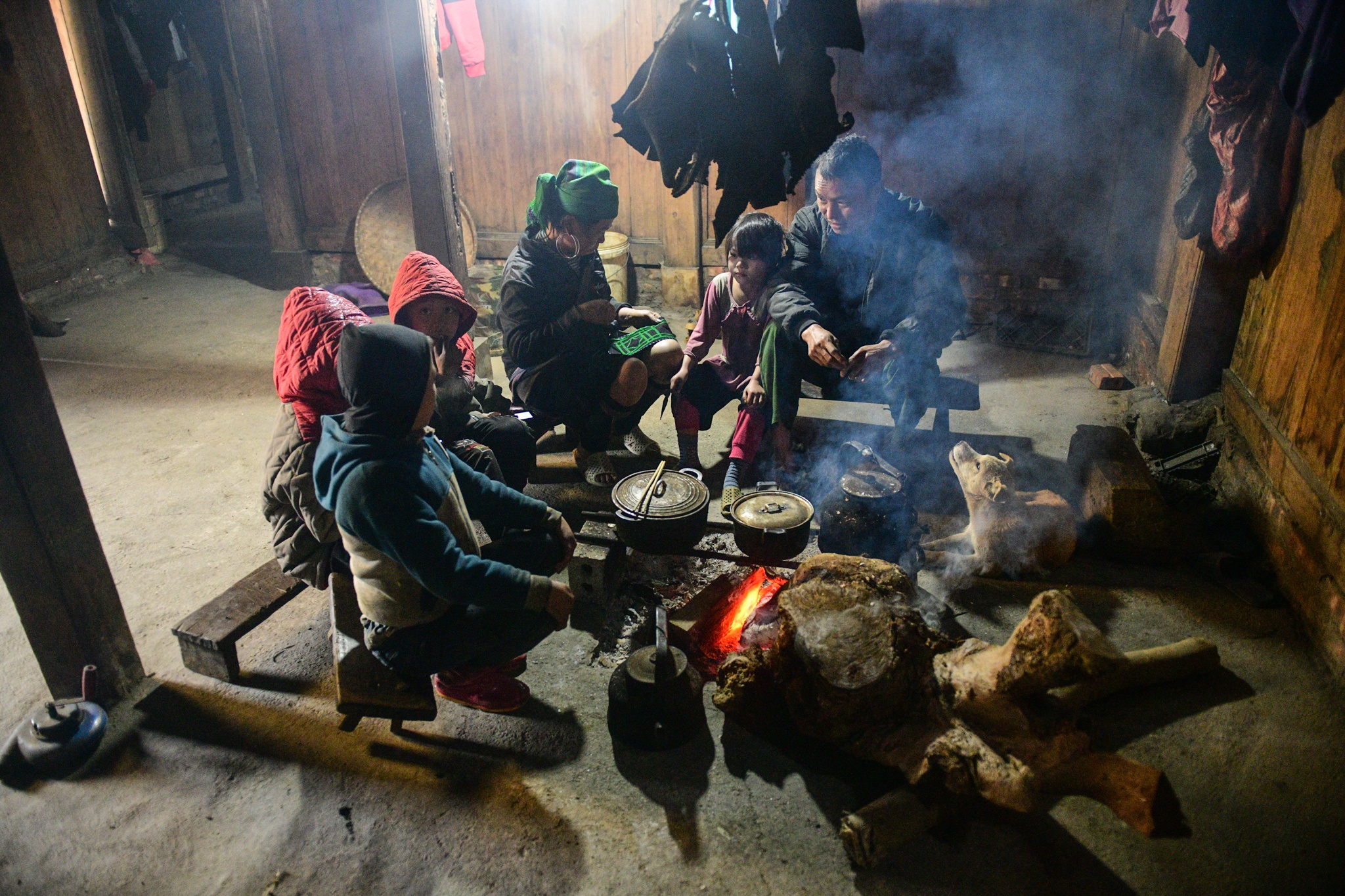 hoc sinh nghi hoc vi ret,  tre em Sapa anh 2