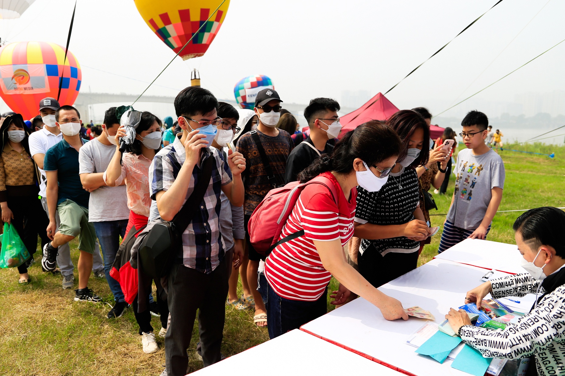 Diem bay trai nghiem khinh khi cau o Ha Noi bi qua tai hinh anh