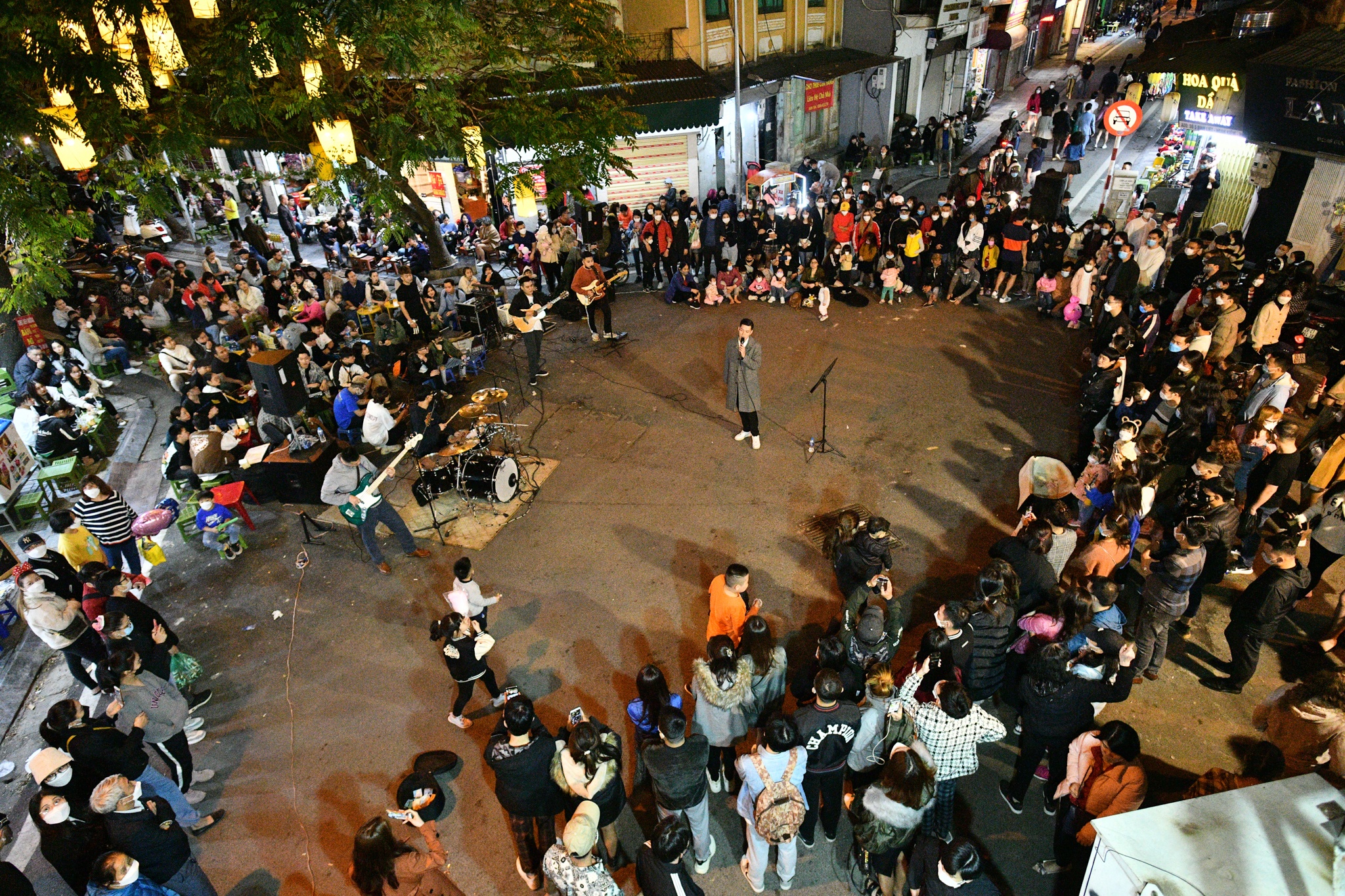phố đi bộ Hà Nội đông đúc ảnh 6 pho di bo Ha Noi dong duc anh 6