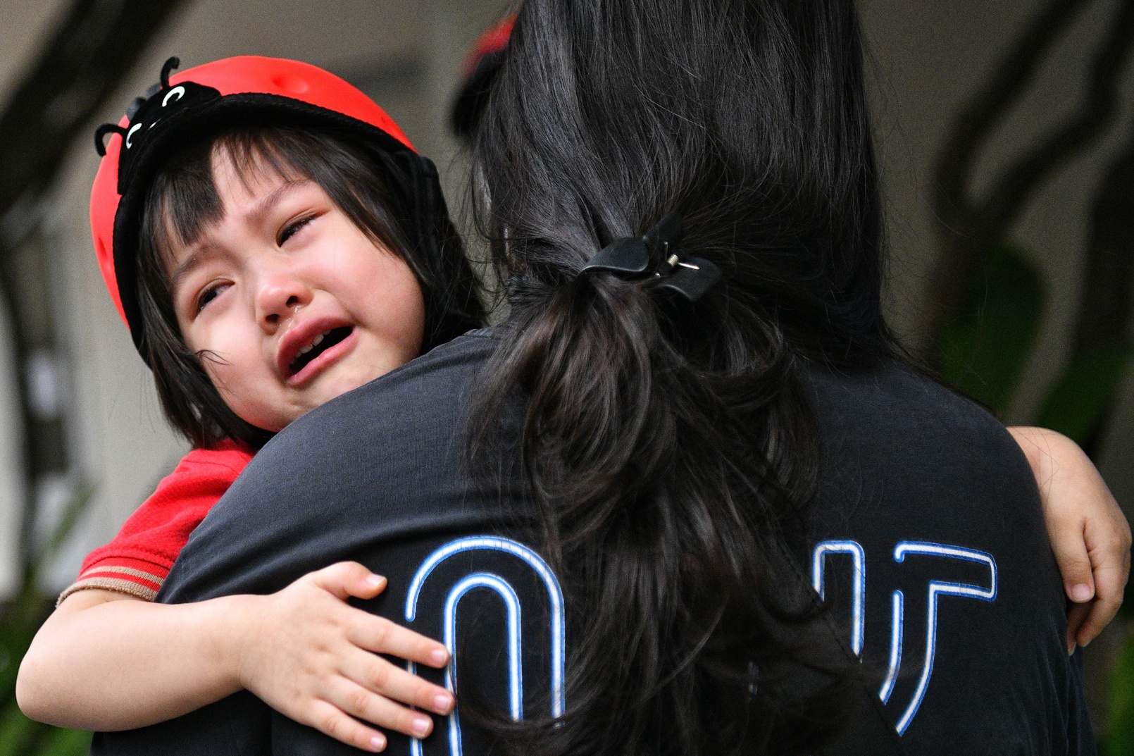 Tre mam non khoc doi ve trong ngay dau tro lai truong hinh anh