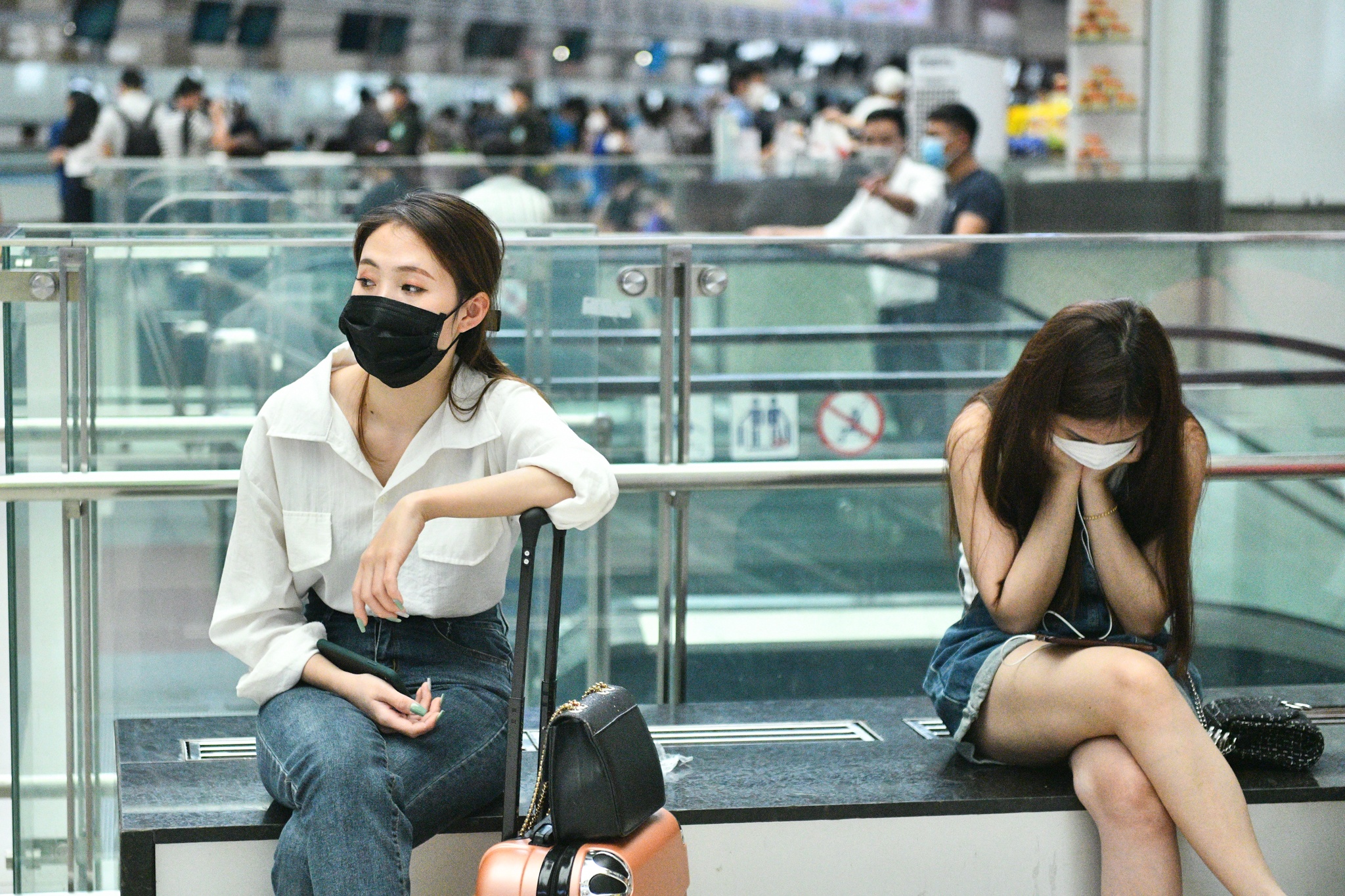 sân bay nội bài đông đúc,  vé máy bay dịp nghỉ lễ ảnh 6 san bay noi bai dong duc,  ve may bay dip nghi le anh 6