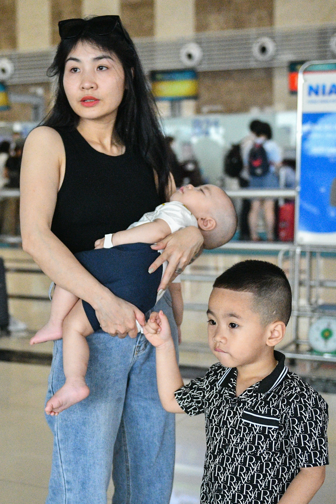 sân bay nội bài đông đúc,  vé máy bay dịp nghỉ lễ ảnh 5 san bay noi bai dong duc,  ve may bay dip nghi le anh 5