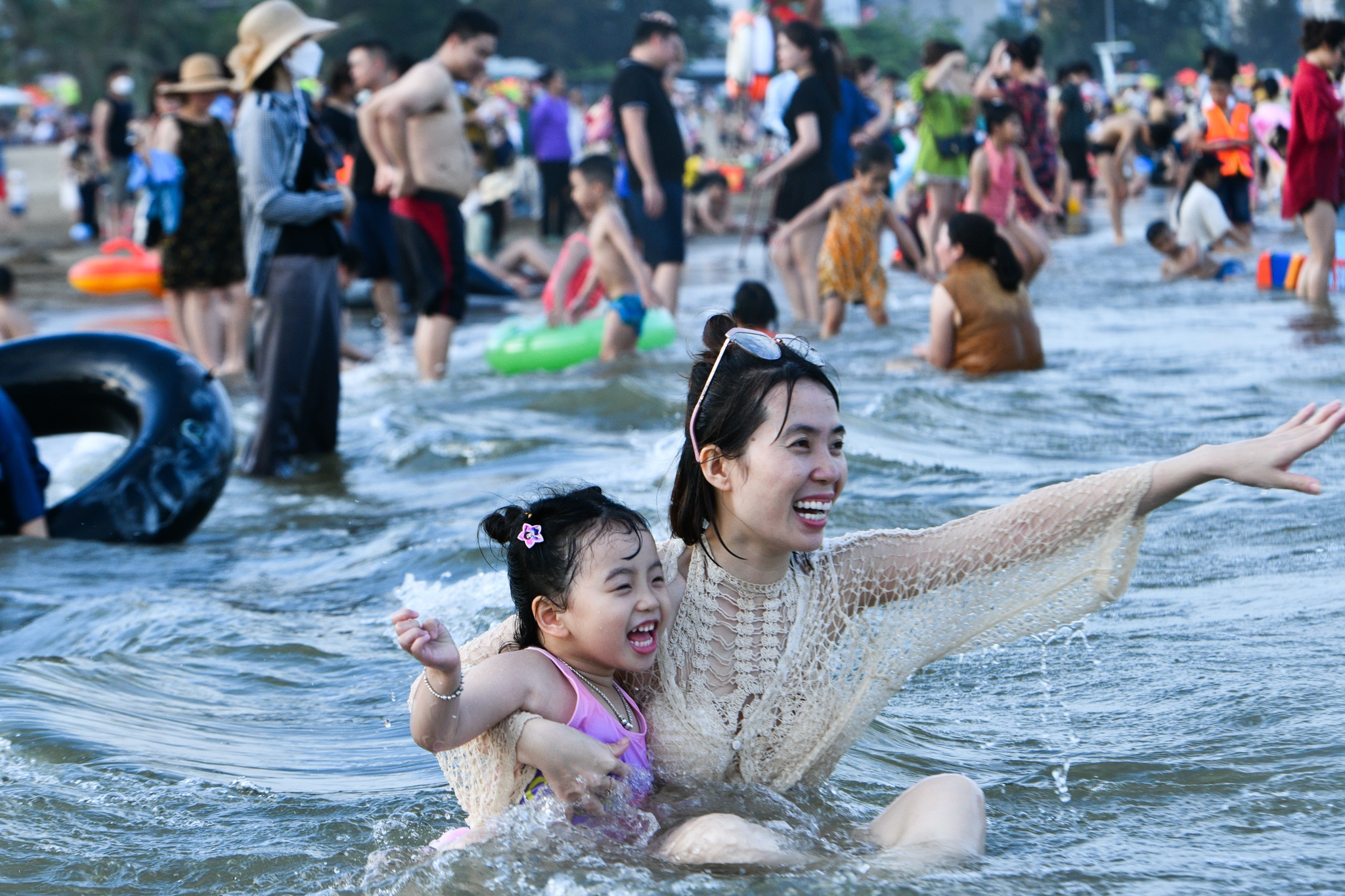 bãi tắm Sầm Sơn,  du lịch nghỉ lễ,  tắm biển mùa hè ảnh 5 bai tam Sam Son,  du lich nghi le,  tam bien mua he anh 5
