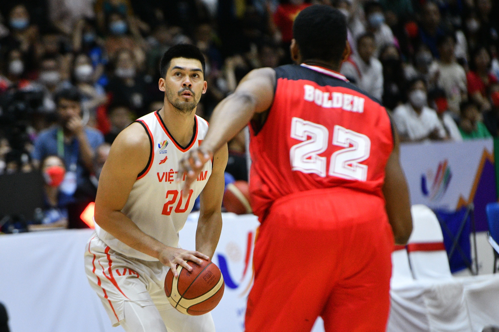 Dierker,  cau thu Tran Dang Khoa,  thi dau bong ro anh 8