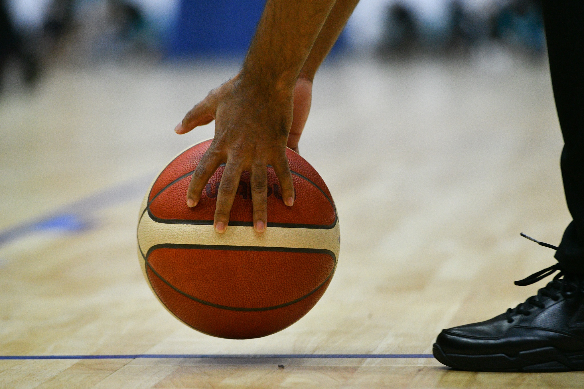 Dierker,  cau thu Tran Dang Khoa,  thi dau bong ro anh 13