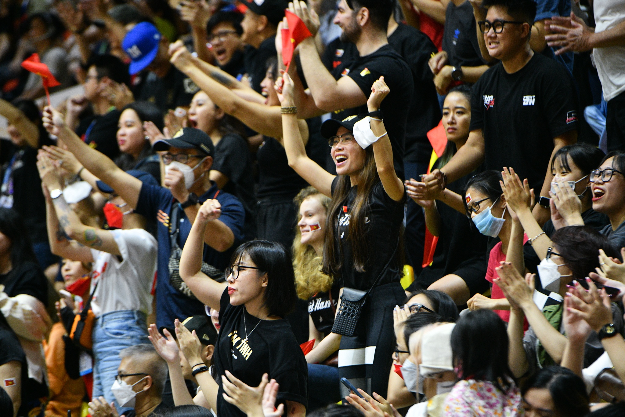 Dierker,  cau thu Tran Dang Khoa,  thi dau bong ro anh 2