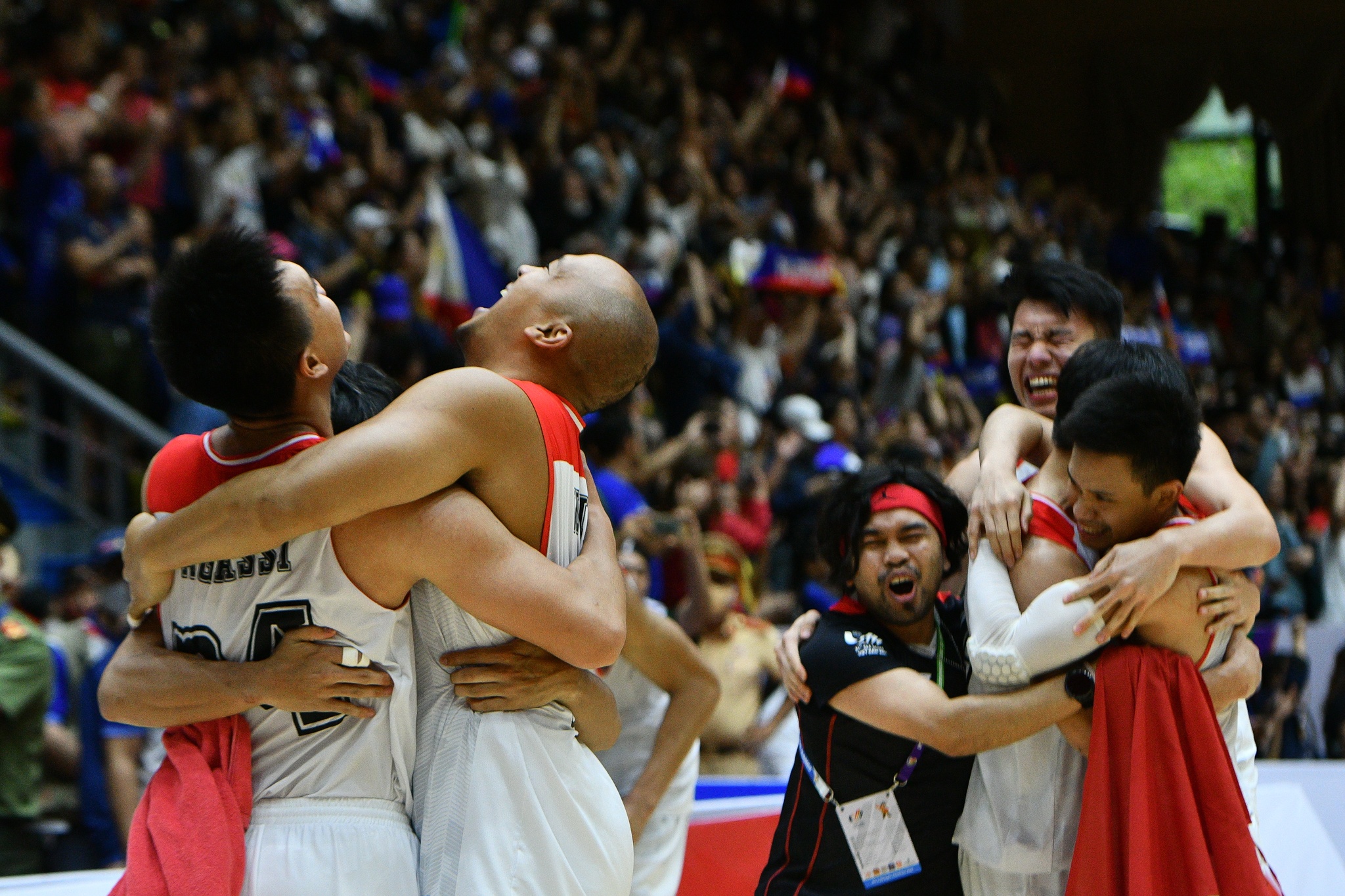 'Vua bong ro' Philippines bi lat do hinh anh