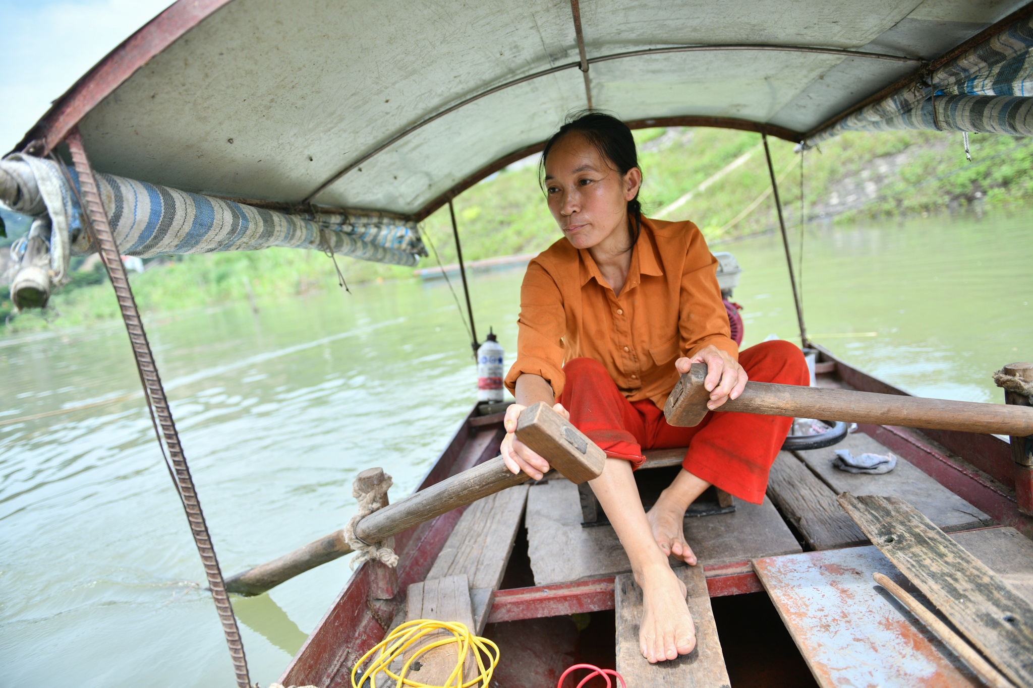 Dan nom nop lo tai san 'doi non ra di' khi thuy dien Hoa Binh xa lu anh 9