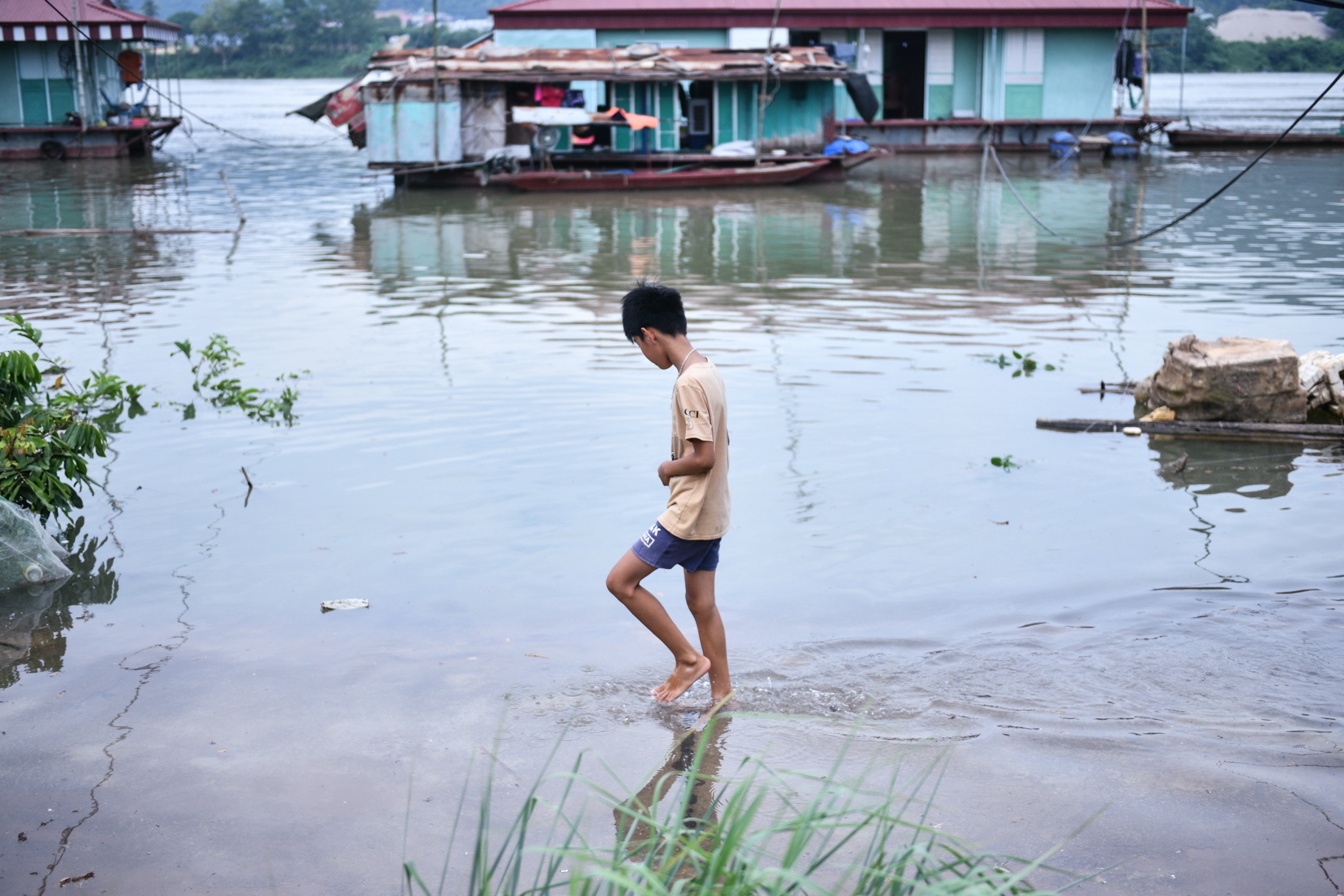 Dan nom nop lo tai san 'doi non ra di' khi thuy dien Hoa Binh xa lu anh 3