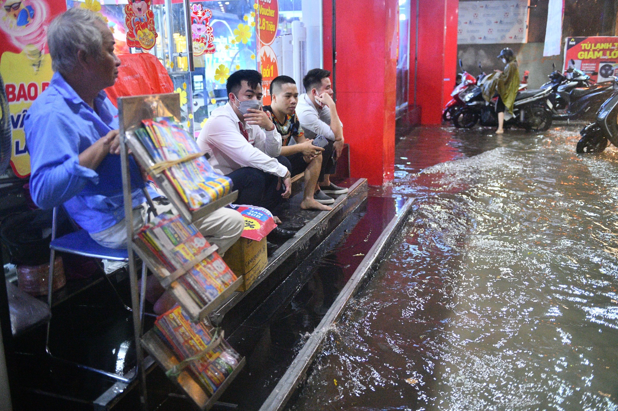 Nguoi Ha Noi don dep nha cua sau mua lon anh 4