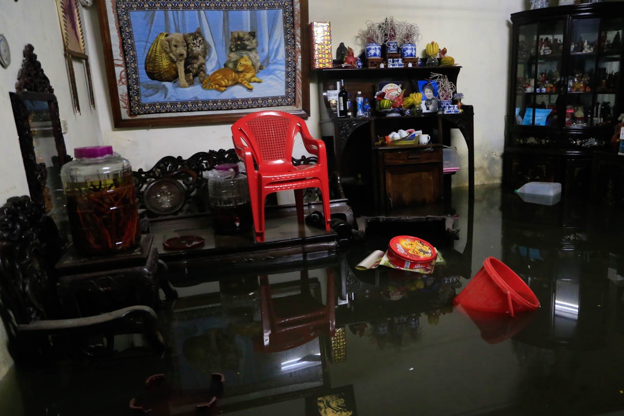 Nguoi Ha Noi don dep nha cua sau mua lon anh 7