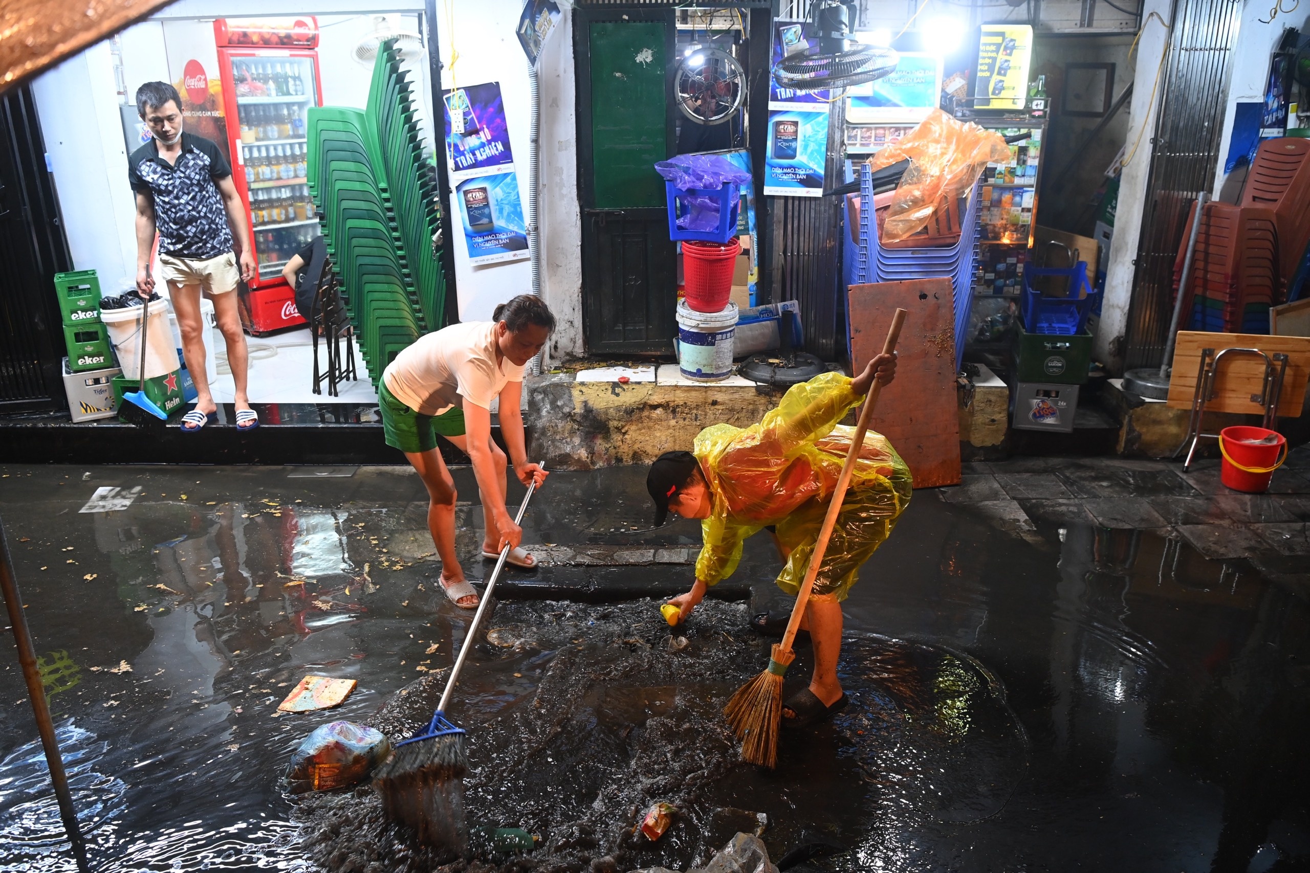 Nguoi Ha Noi don dep nha cua sau mua lon anh 3