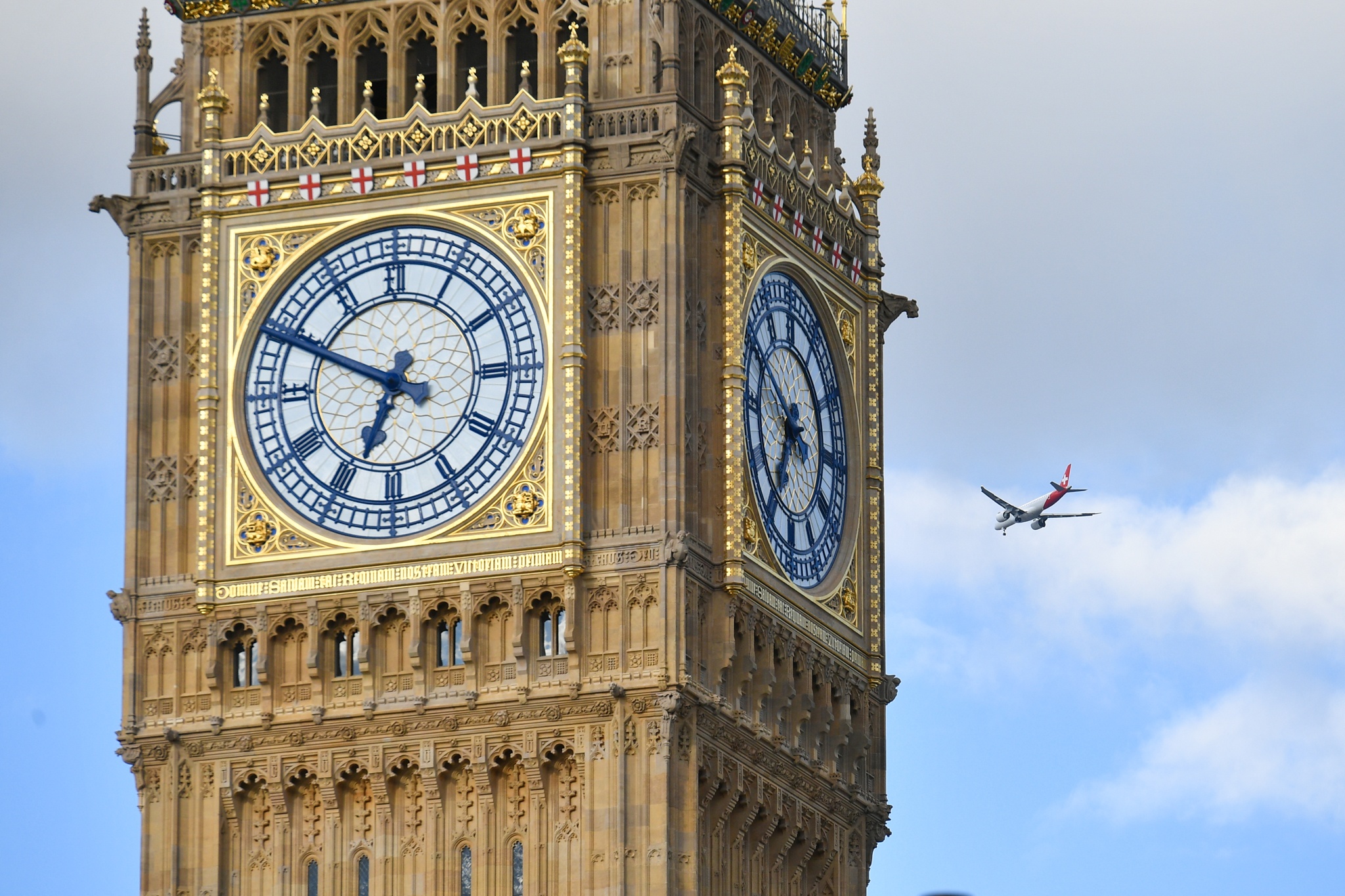 huong dan vien du lich,  du lich quoc te,  bay quoc te anh 28