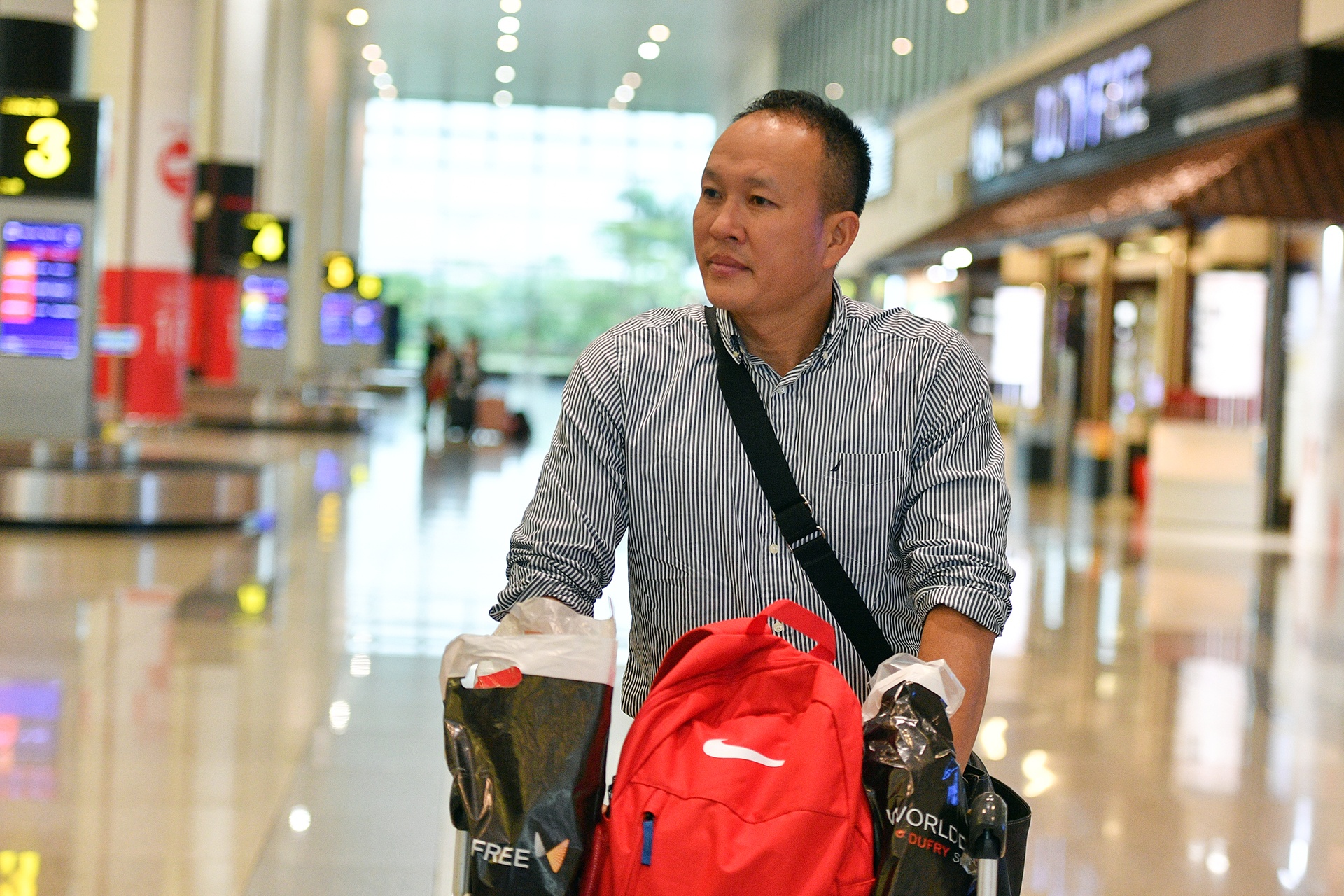 huong dan vien du lich,  du lich quoc te,  bay quoc te anh 42