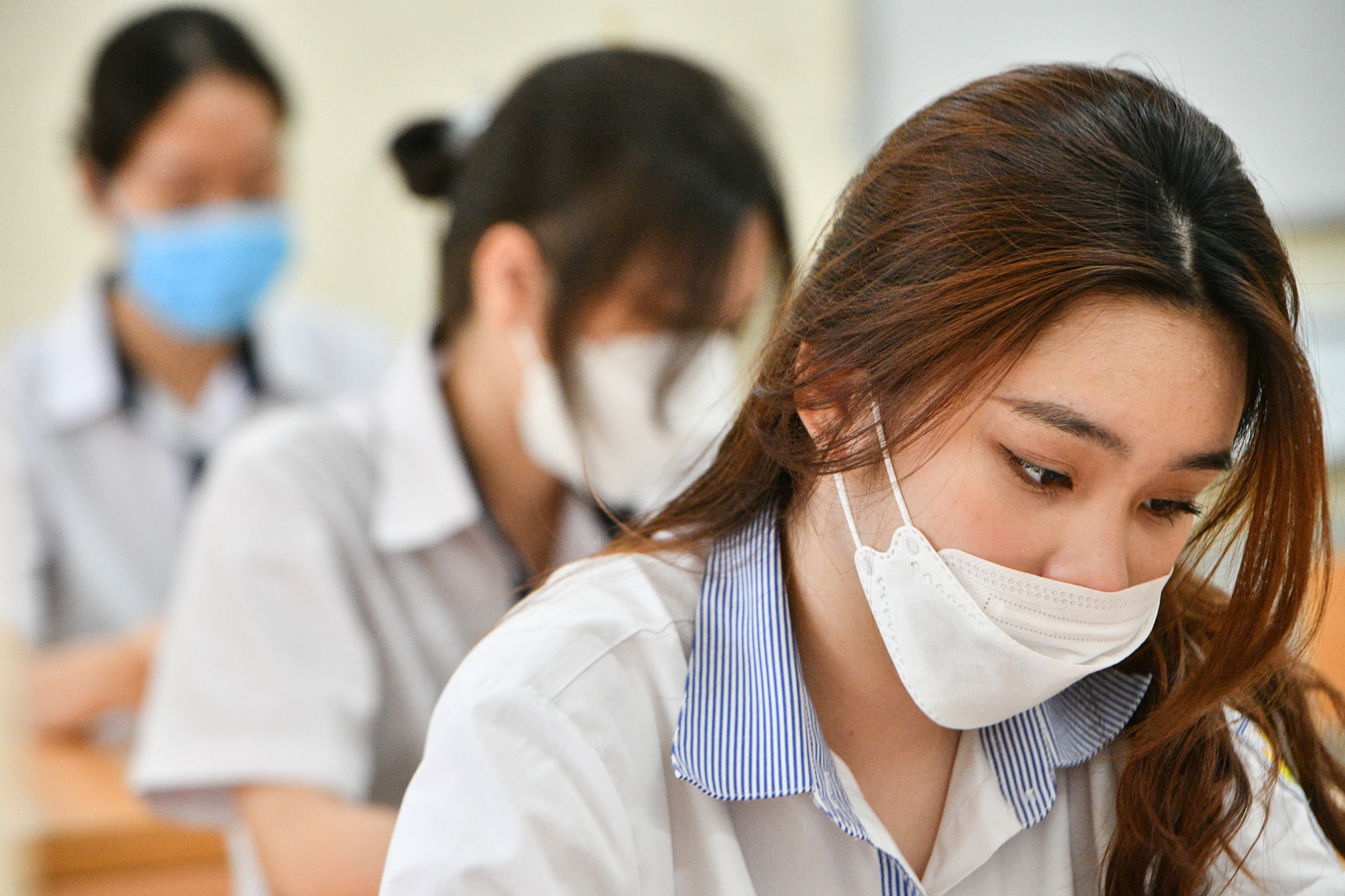 Thi sinh lo lang, mat ngu truoc mon thi dau tien hinh anh