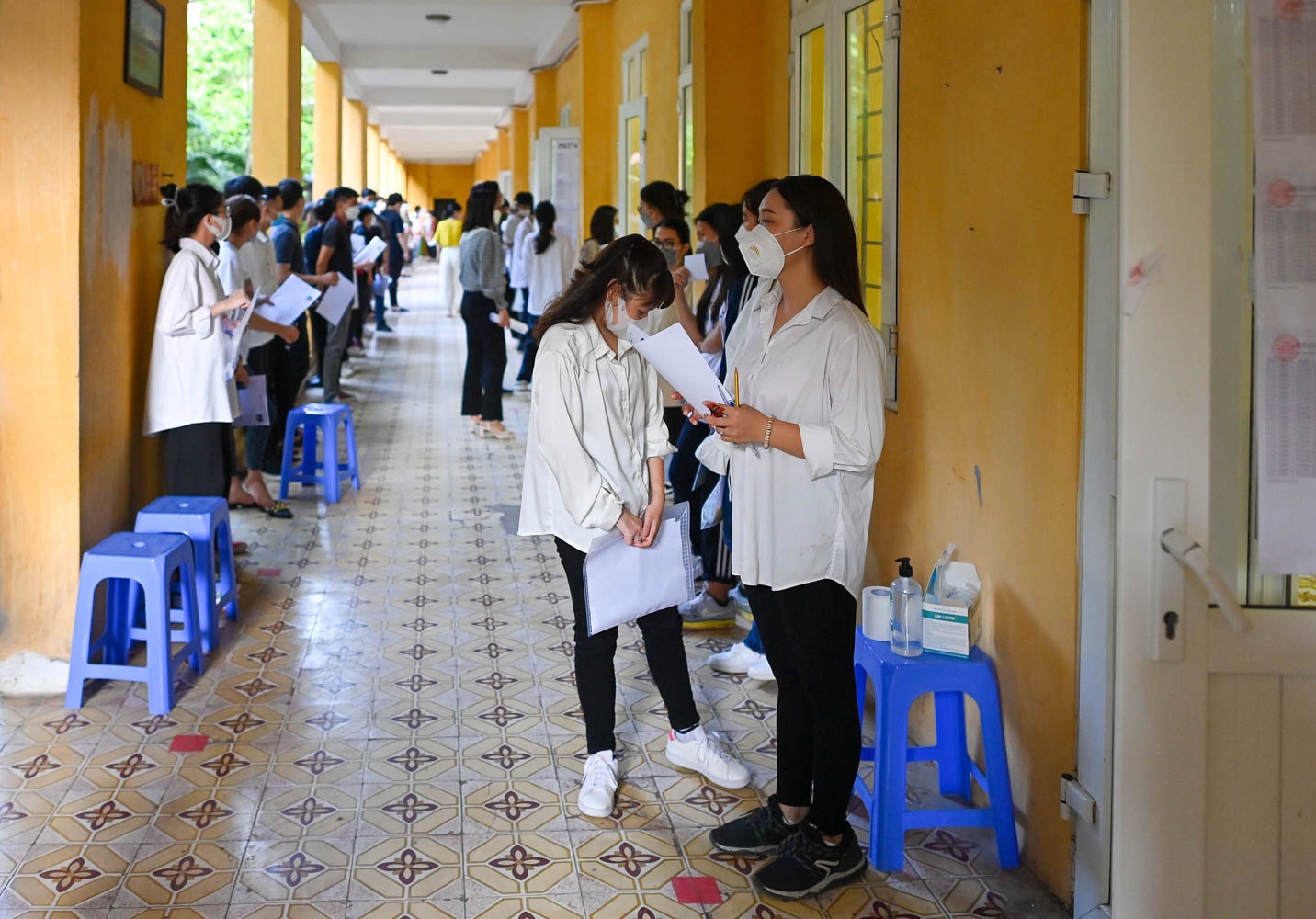 thi tot nghiep THPT,  mon thi Ngu Van anh 2