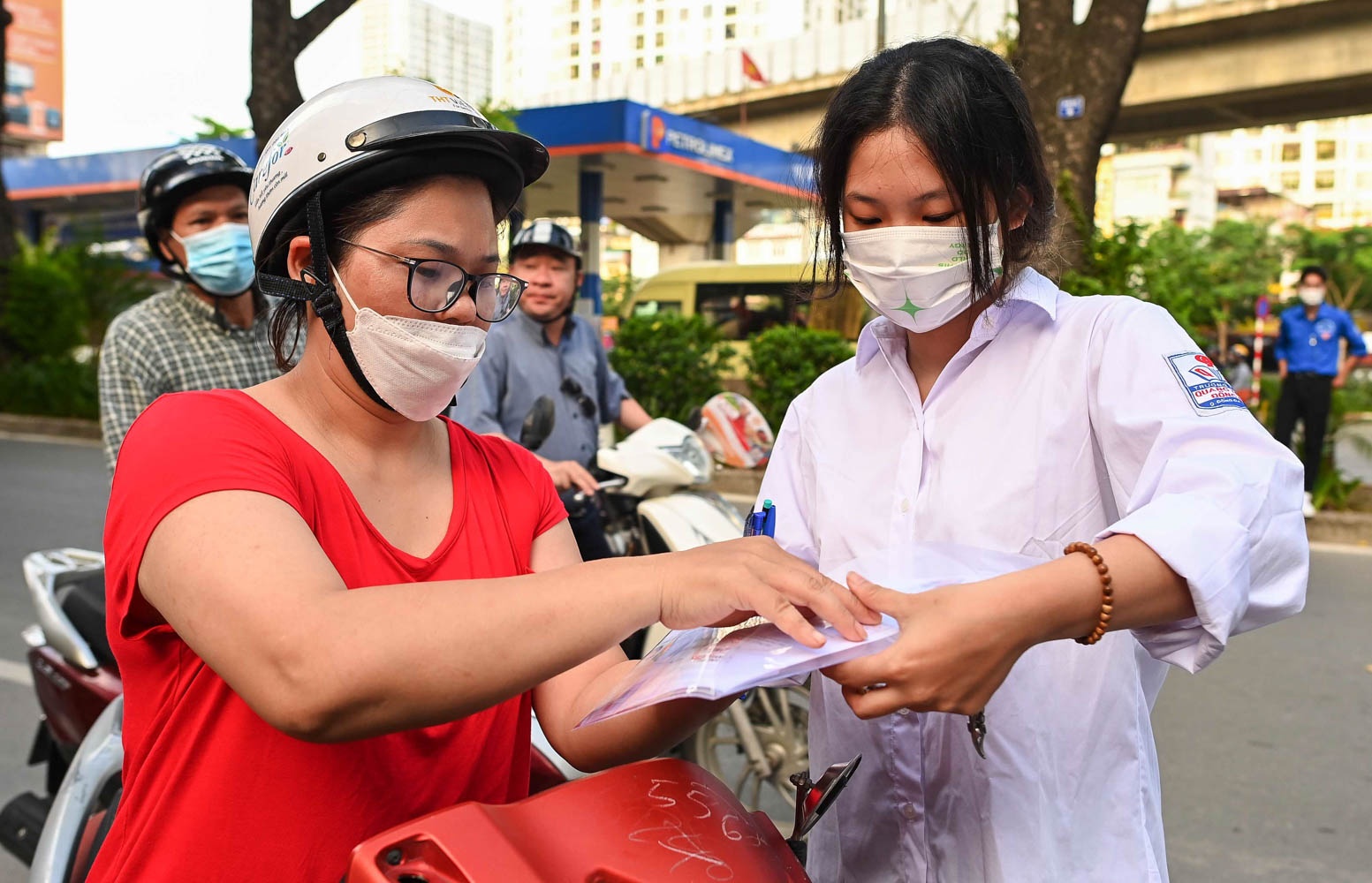 thi tot nghiep THPT,  mon thi Ngu Van anh 6