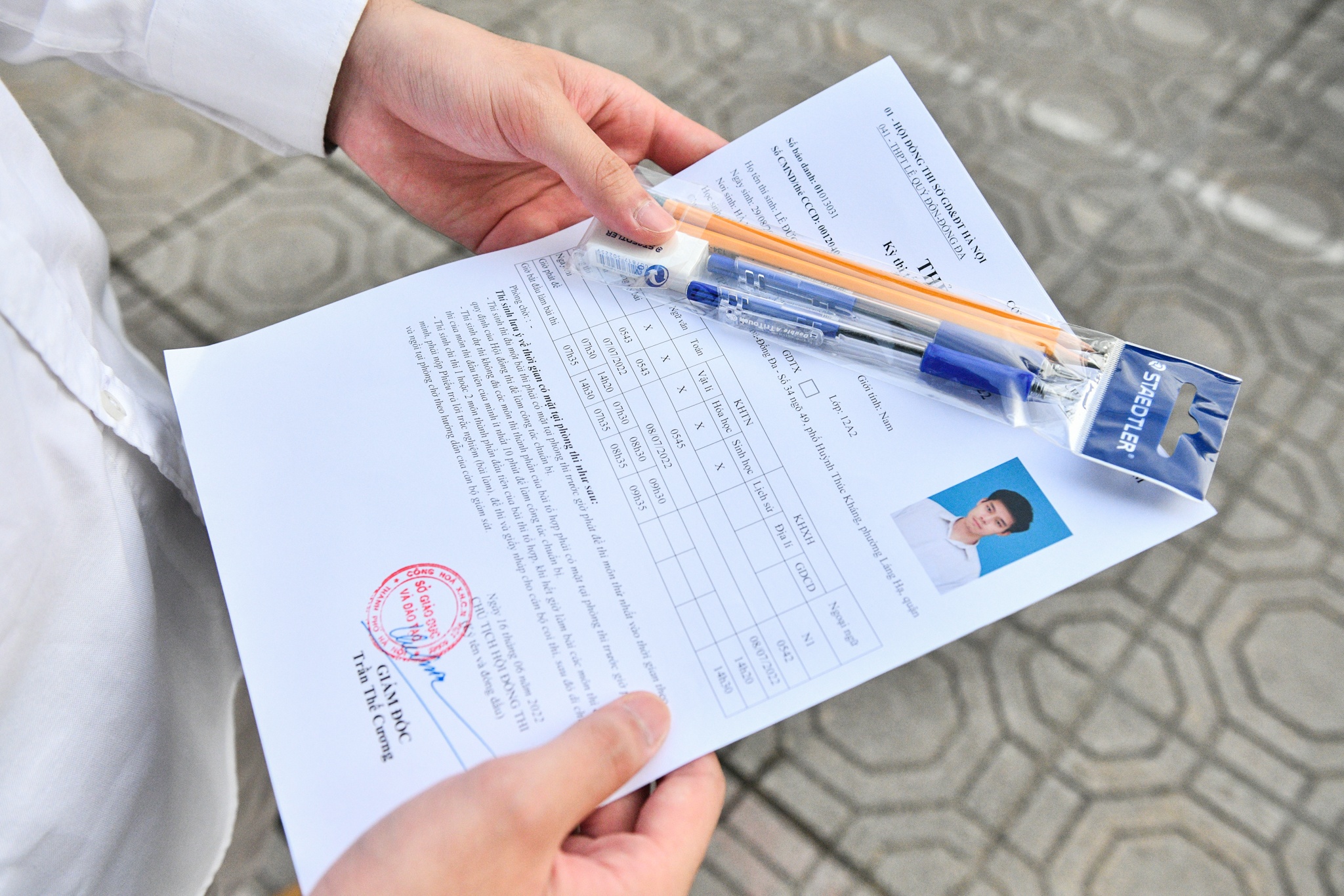 thi tot nghiep THPT,  mon thi Ngu Van anh 9