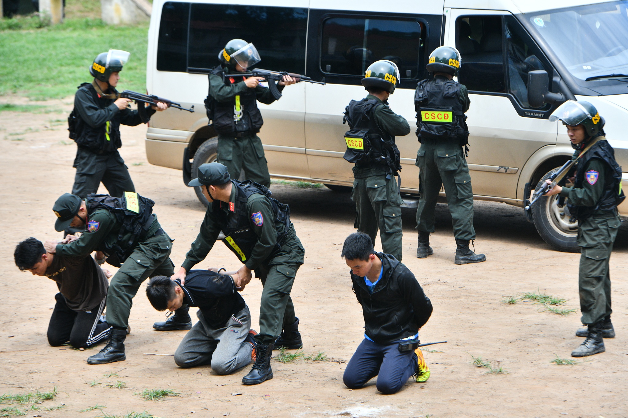 Cho nghiep vu tran ap toi pham anh 8