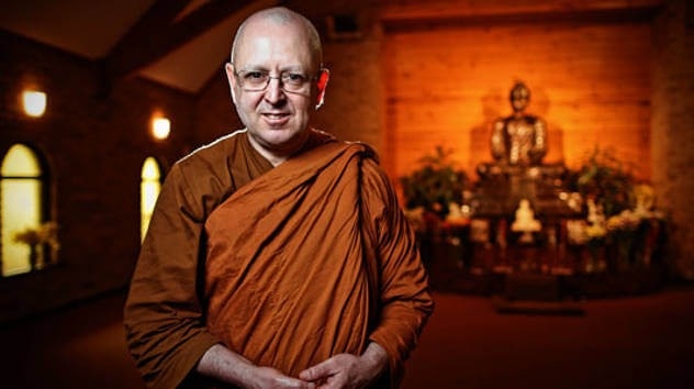 Hanh trinh tim hanh phuc qua su 'bien mat' cua Ajahn Brahm hinh anh
