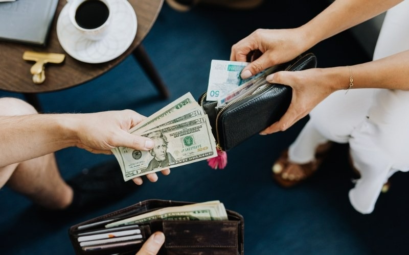 Quan ly tien bac hay quan ly noi so: Goc nhin tu Dale Carnegie hinh anh