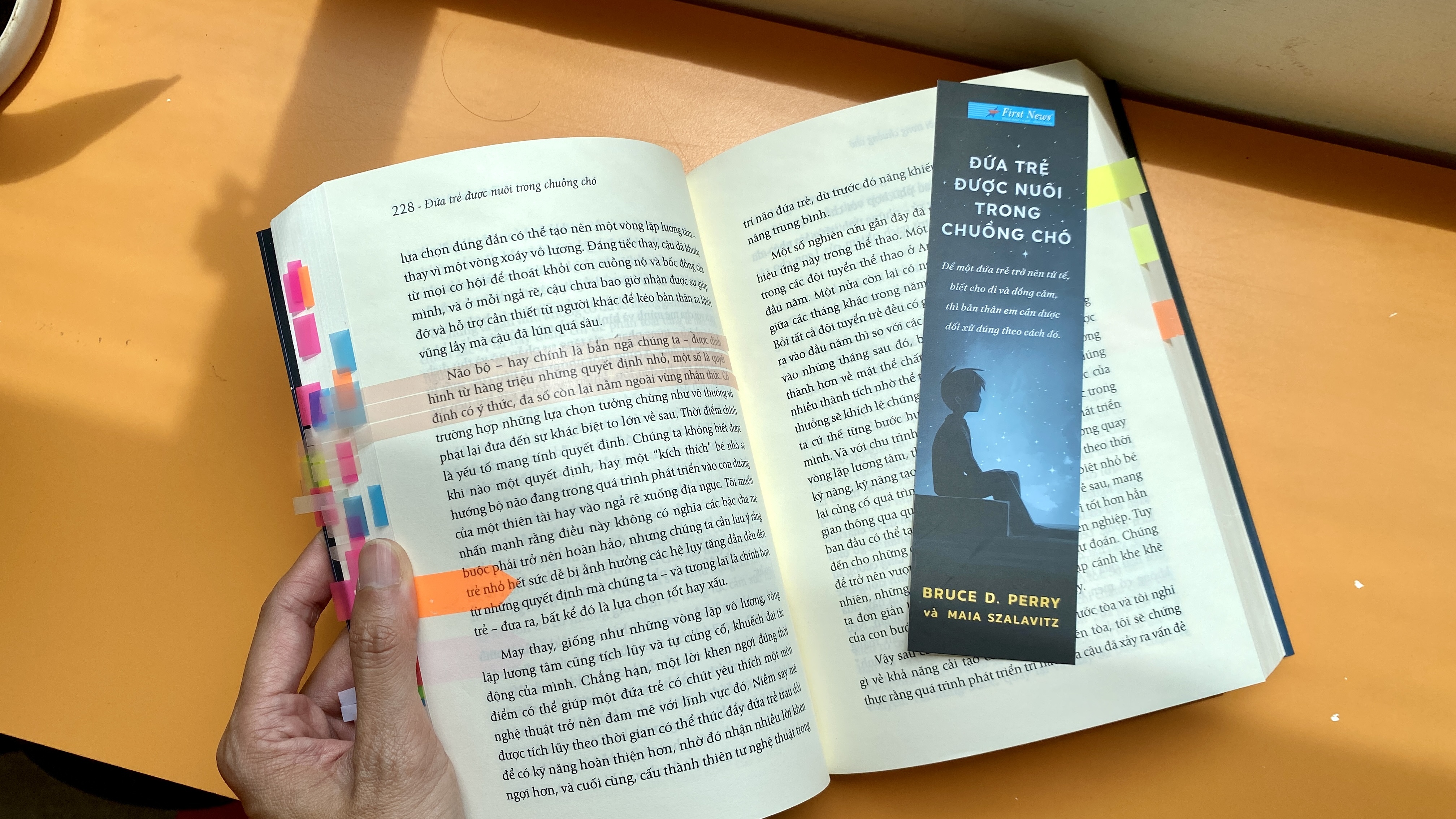 Khi thay thuoc khong chi chua benh ma con khai mo noi luc song hinh anh