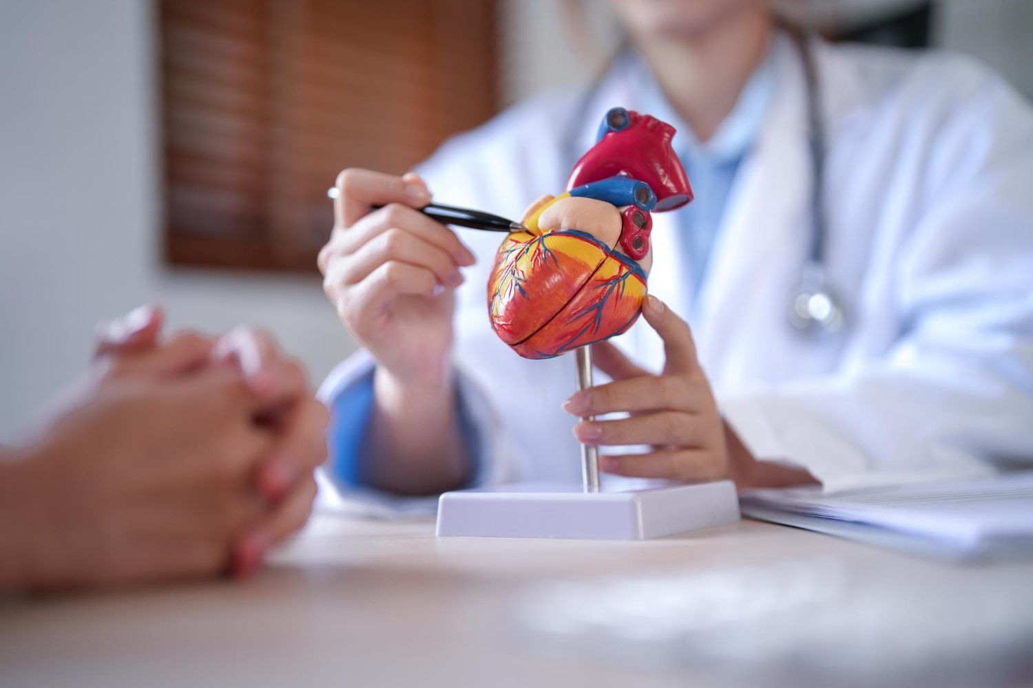 Dung de ve ngoai khoe manh danh lua ban hinh anh