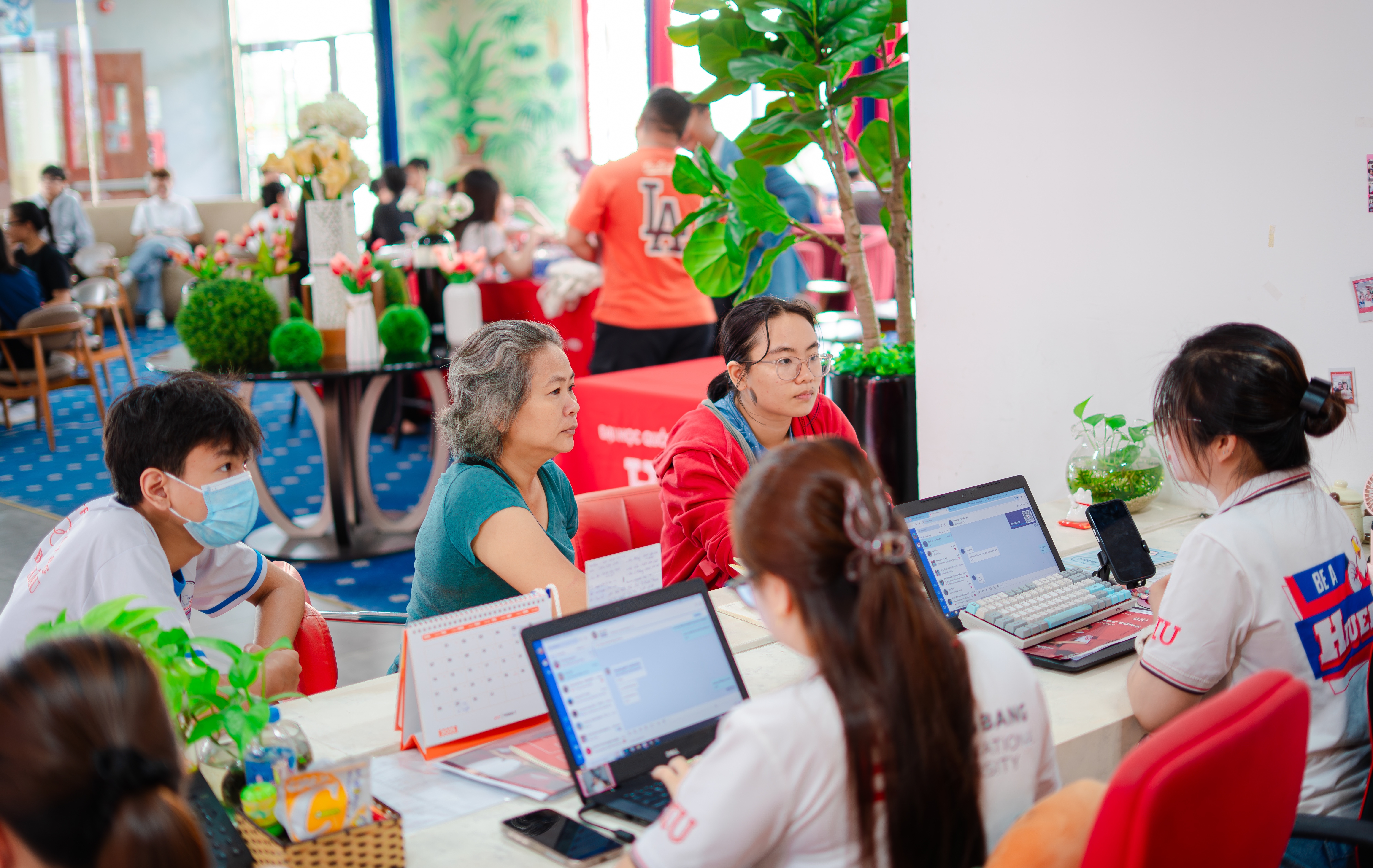 HIU,  diem san,  tuyen sinh 2025 anh 1