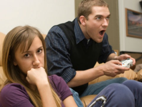 Nhung mau dan ong 'danh chet' khong yeu hinh anh