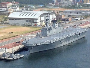 Tau chien lon nhat cua Hai quan Han Quoc boc chay hinh anh