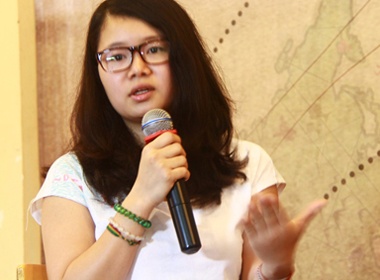 Huyen Chip bi xoay nhu chong chong tai hop bao o TP.HCM hinh anh