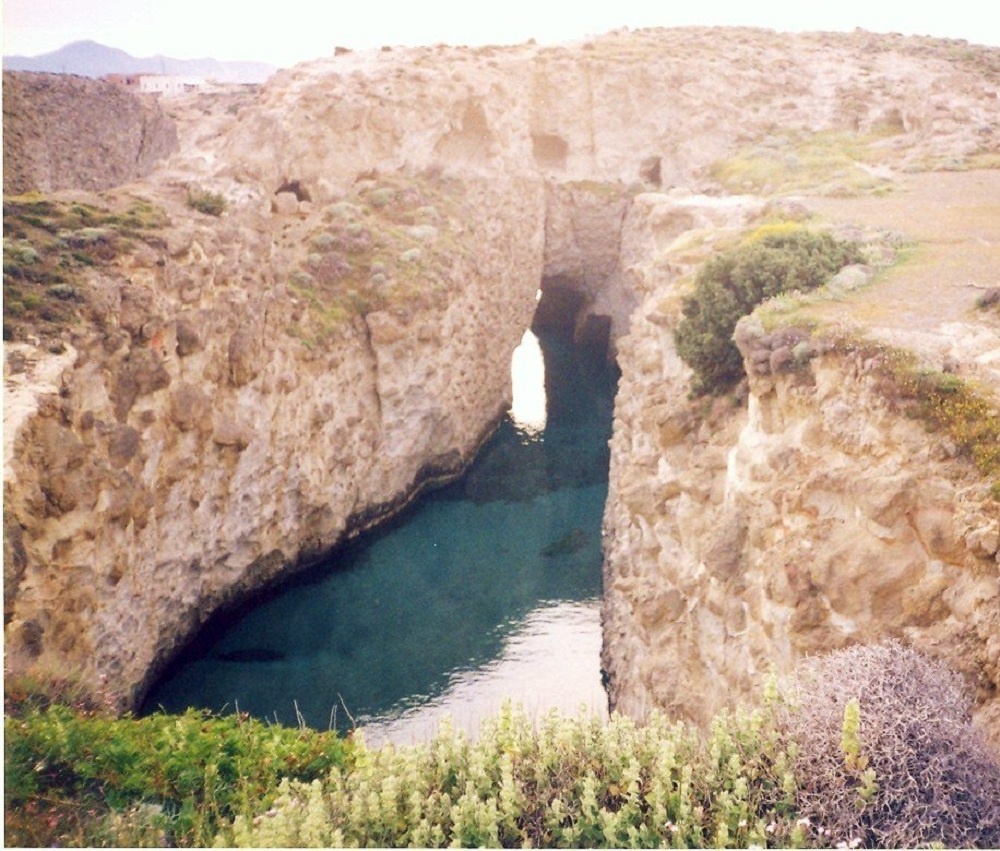 Bai bien trong... hang dong o Hy Lap hinh anh