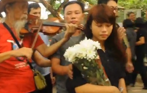 Clip gioi tre den vieng Dai tuong Vo Nguyen Giap hinh anh