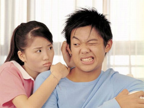 Tuc 'phat dien' vi ban gai ghen voi ca meo hinh anh