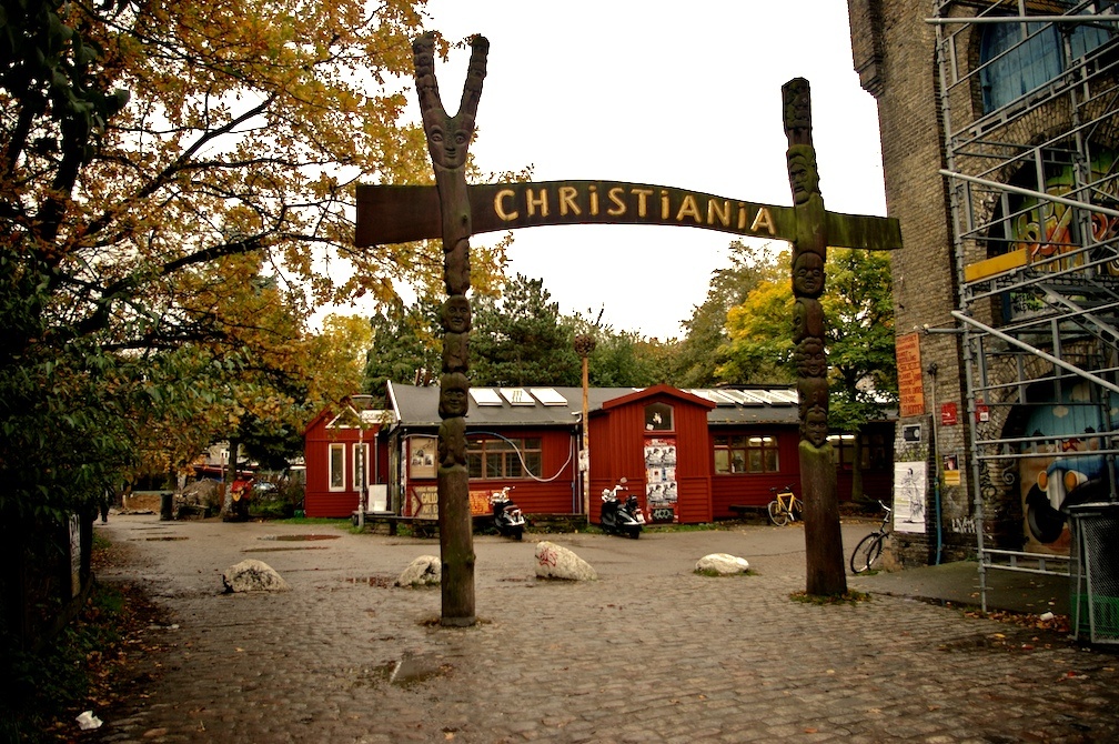 Christiania, khu pho lap di trong long Copenhagen hinh anh