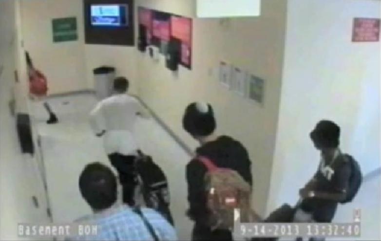 Justin Bieber bi bat qua tang ‘chom’ xe dap trong khach san hinh anh