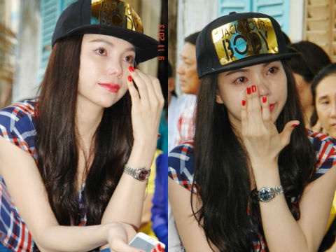 Tra Ngoc Hang roi nuoc mat truoc nguoi ngheo o Ca Mau hinh anh